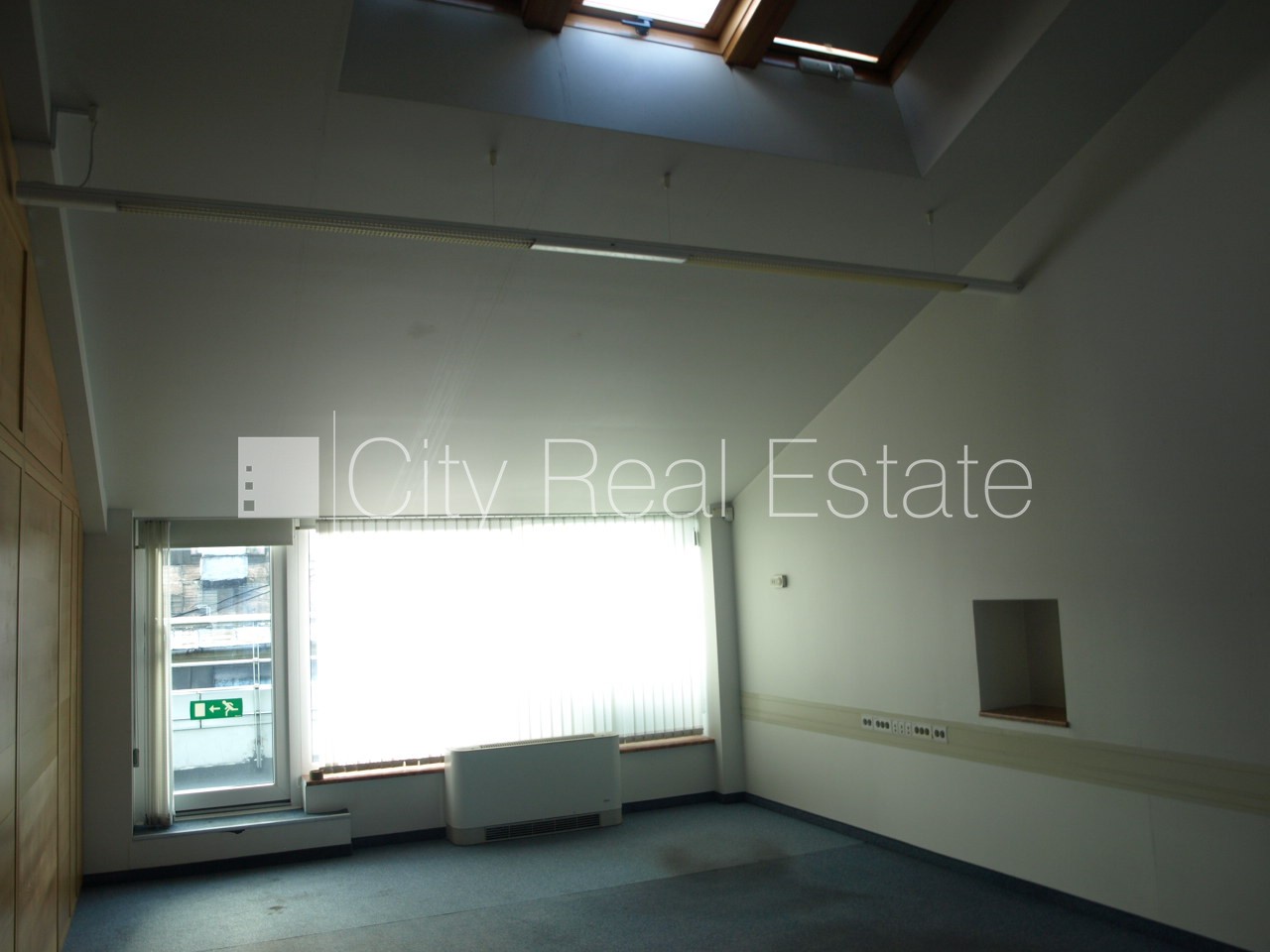 Sludinājumi. Fasādes māja, viena kvadrātmetra apsaimniekošanas maksa mēnesī  3,3 EUR, slēgts pagalms, garāžas Cena: 7007 EUR/mēn Foto #24