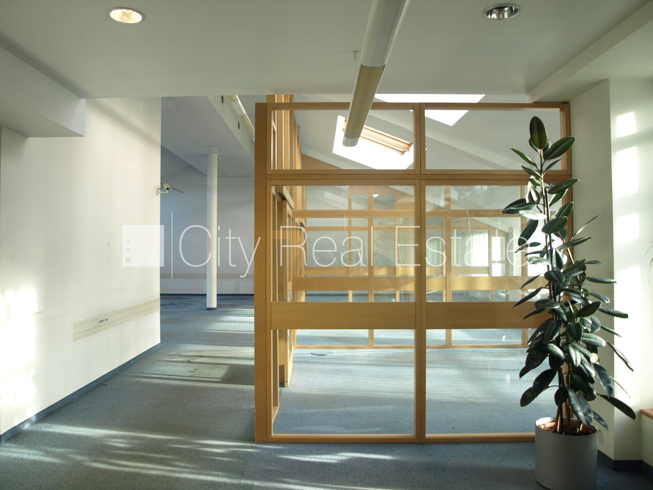 Sludinājumi. Fasādes māja, viena kvadrātmetra apsaimniekošanas maksa mēnesī  3,3 EUR, slēgts pagalms, garāžas Cena: 7007 EUR/mēn Foto #9