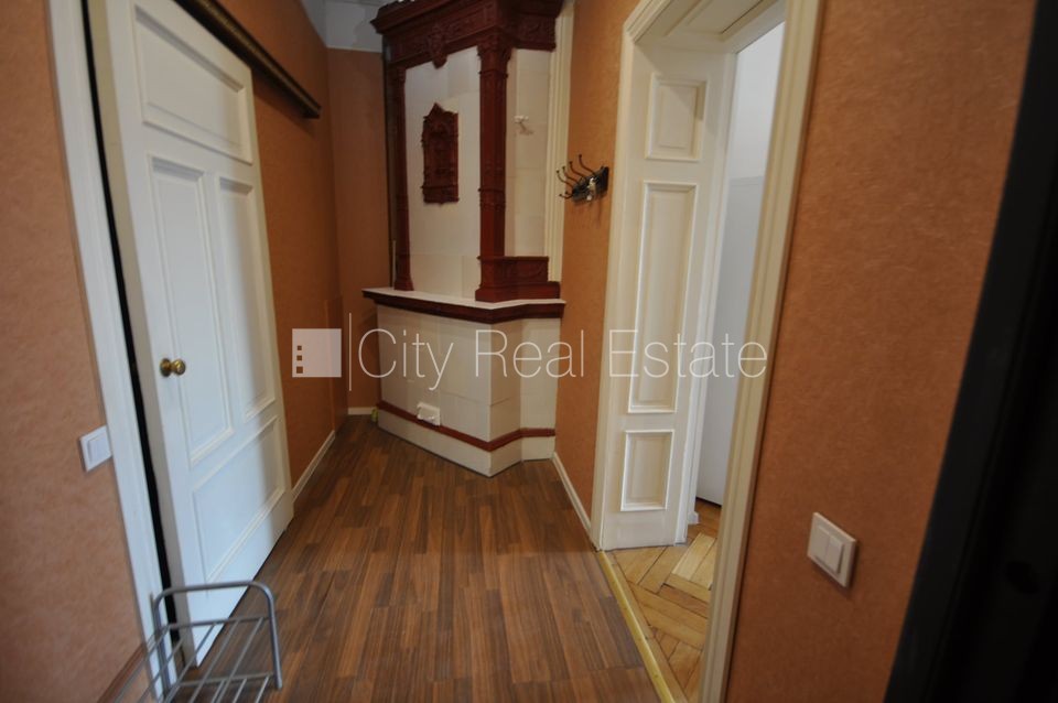 Sludinājumi. Fasādes māja, renovēta māja, slēgts pagalms, ieeja no ielas, ir lifts, kāpņu telpa pēc kosmētiskā Cena: 620 EUR/mēn Foto #4