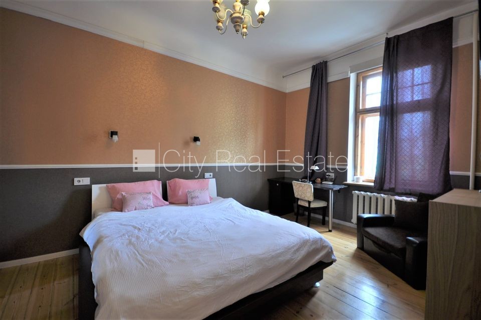 Sludinājumi. Fasādes māja, renovēta māja, slēgts pagalms, ieeja no ielas, ir lifts, kāpņu telpa pēc kosmētiskā Cena: 620 EUR/mēn Foto #5