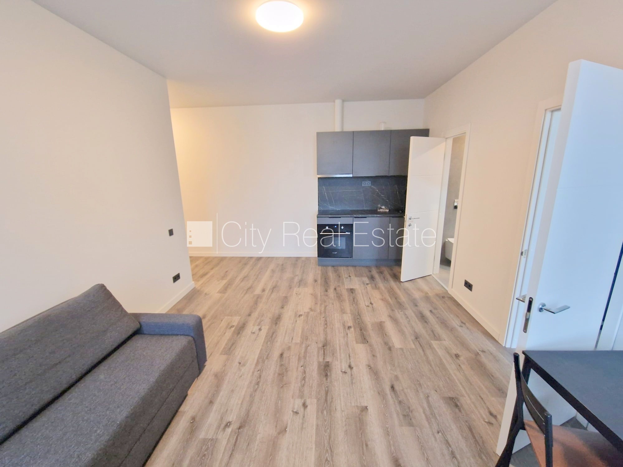 Sludinājumi. Projekts - Matīsa 38, pagalma ēka, renovēta māja, labiekārtots apzaļumots pagalms, slēgts pagalms, Cena: 500 EUR/mēn Foto #6