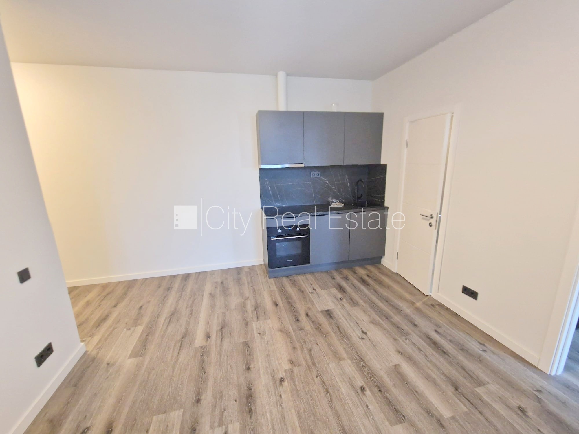 Sludinājumi. Projekts - Matīsa 38, pagalma ēka, renovēta māja, labiekārtots apzaļumots pagalms, slēgts pagalms, Cena: 500 EUR/mēn Foto #17