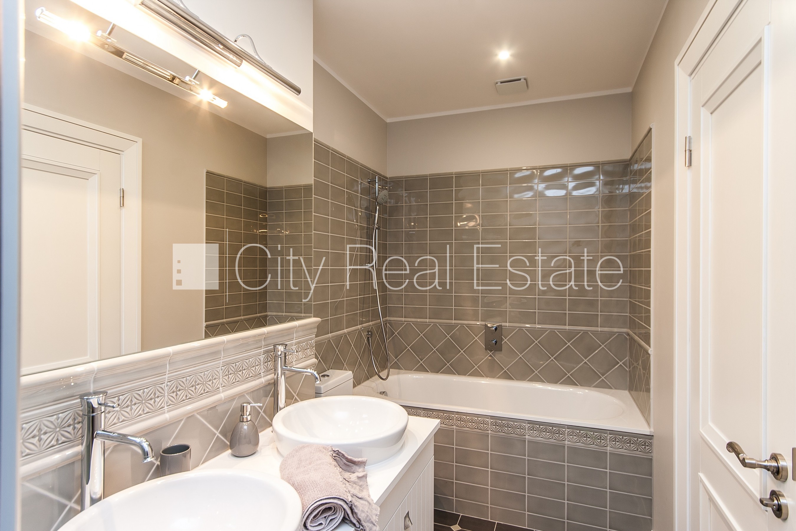 Sludinājumi. Projekts - Residence Lumiere, fasādes māja, renovēta māja, labiekārtota apzaļumota teritorija, Cena: 400000 EUR Foto #3