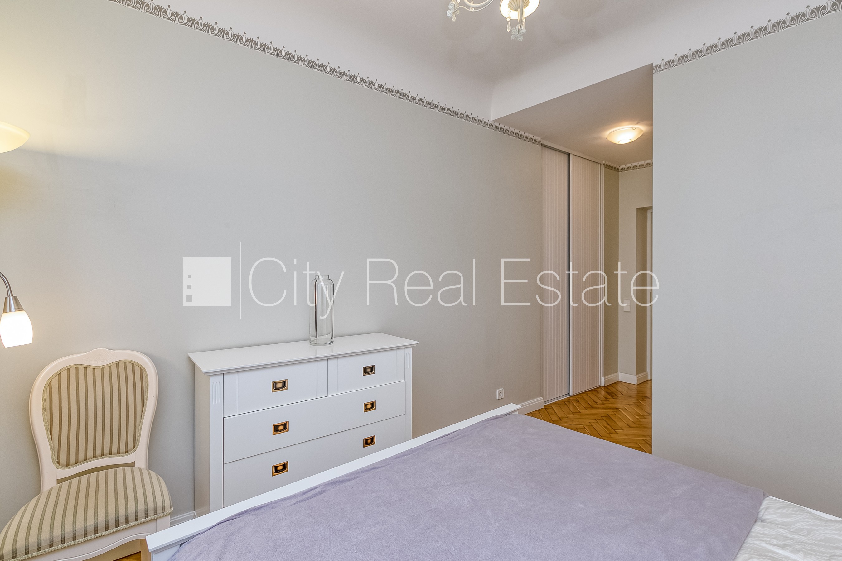 Sludinājumi. Projekts - Residence Lumiere, fasādes māja, renovēta māja, slēgts pagalms, garāžas vārti aprīkoti Cena: 1100 EUR/mēn Foto #14