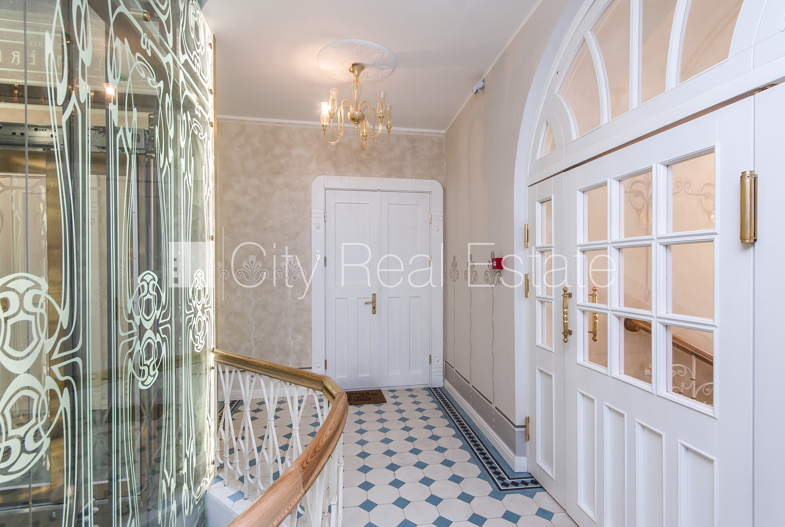 Sludinājumi. Projekts - Residence Lumiere, fasādes māja, renovēta māja, slēgts pagalms, garāžas vārti aprīkoti Cena: 1100 EUR/mēn Foto #15