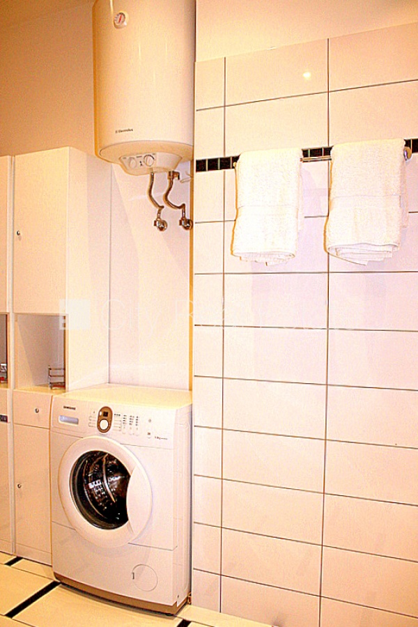 Sludinājumi. Istabas izolētas, studio tipa, virtuve apvienota ar viesistabu, mainīti radiatori, radiatori ar Cena: 1600 EUR/mēn Foto #6