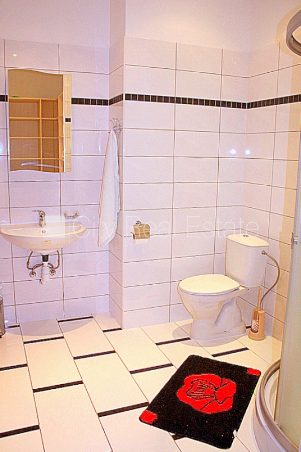 Sludinājumi. Istabas izolētas, studio tipa, virtuve apvienota ar viesistabu, mainīti radiatori, radiatori ar Cena: 1600 EUR/mēn Foto #8