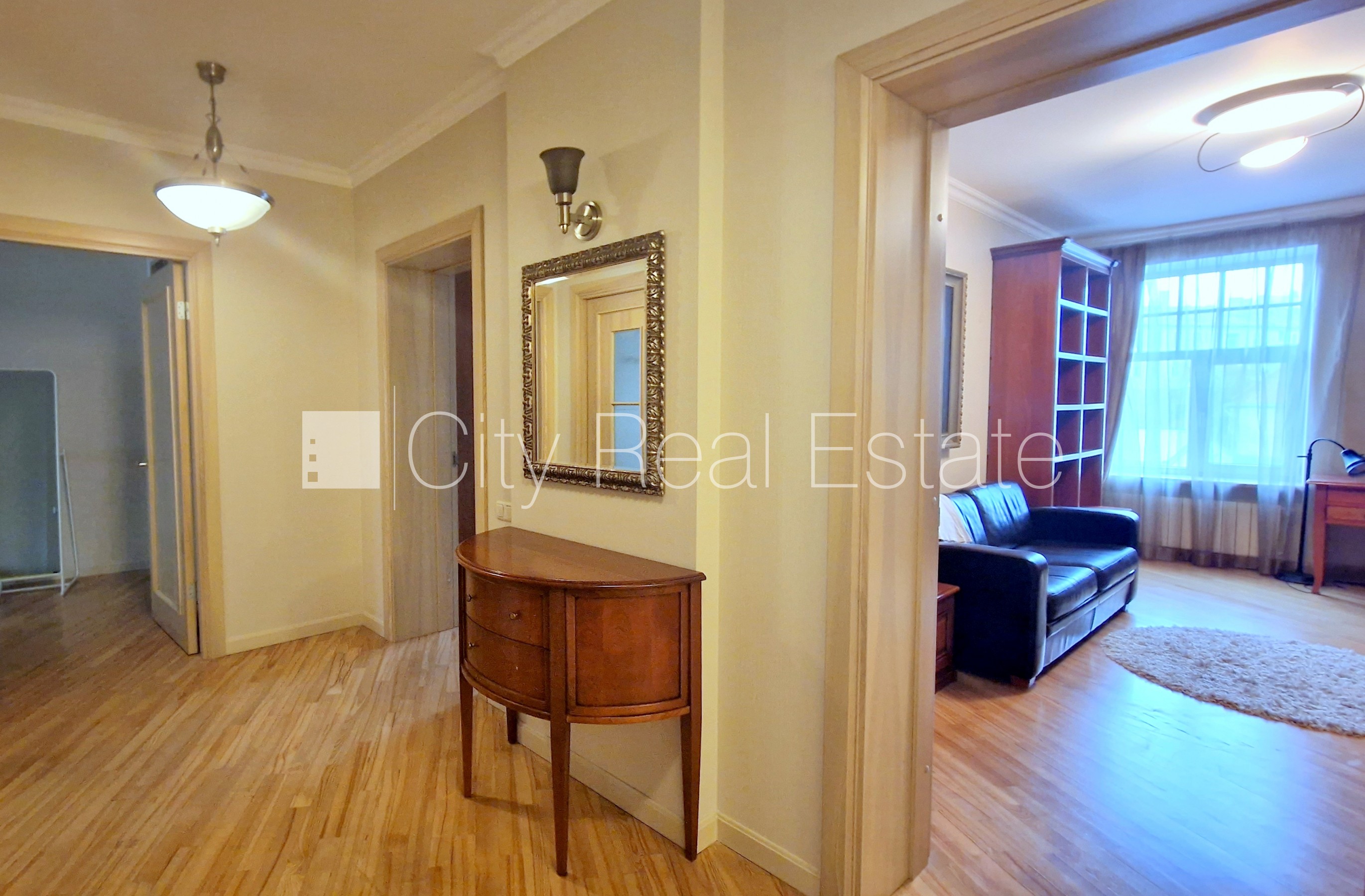 Sludinājumi. Zeme īpašumā, fasādes māja, restaurēta māja, ķieģeļu mūra sienas, ieeja no ielas, ir lifts, kāpņu Cena: 350000 EUR Foto #11