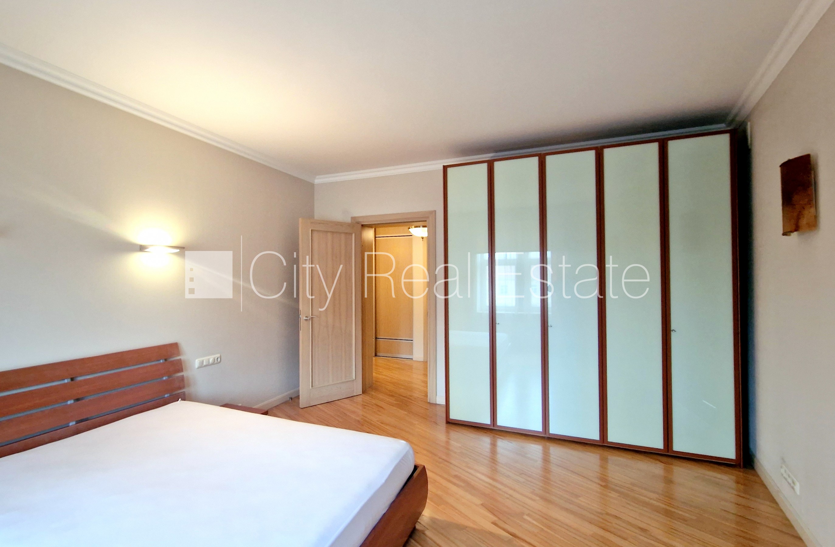 Sludinājumi. Zeme īpašumā, fasādes māja, restaurēta māja, ķieģeļu mūra sienas, ieeja no ielas, ir lifts, kāpņu Cena: 350000 EUR Foto #22