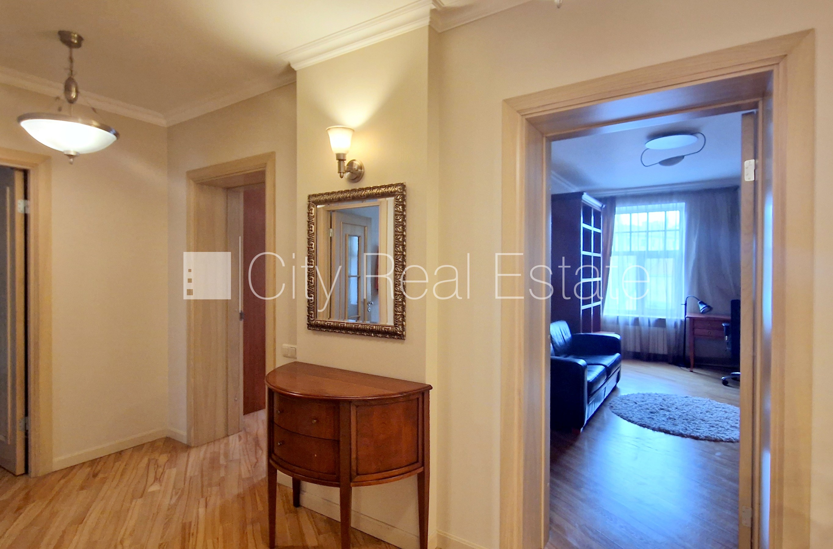 Sludinājumi. Zeme īpašumā, fasādes māja, restaurēta māja, ķieģeļu mūra sienas, ieeja no ielas, ir lifts, kāpņu Cena: 350000 EUR Foto #17