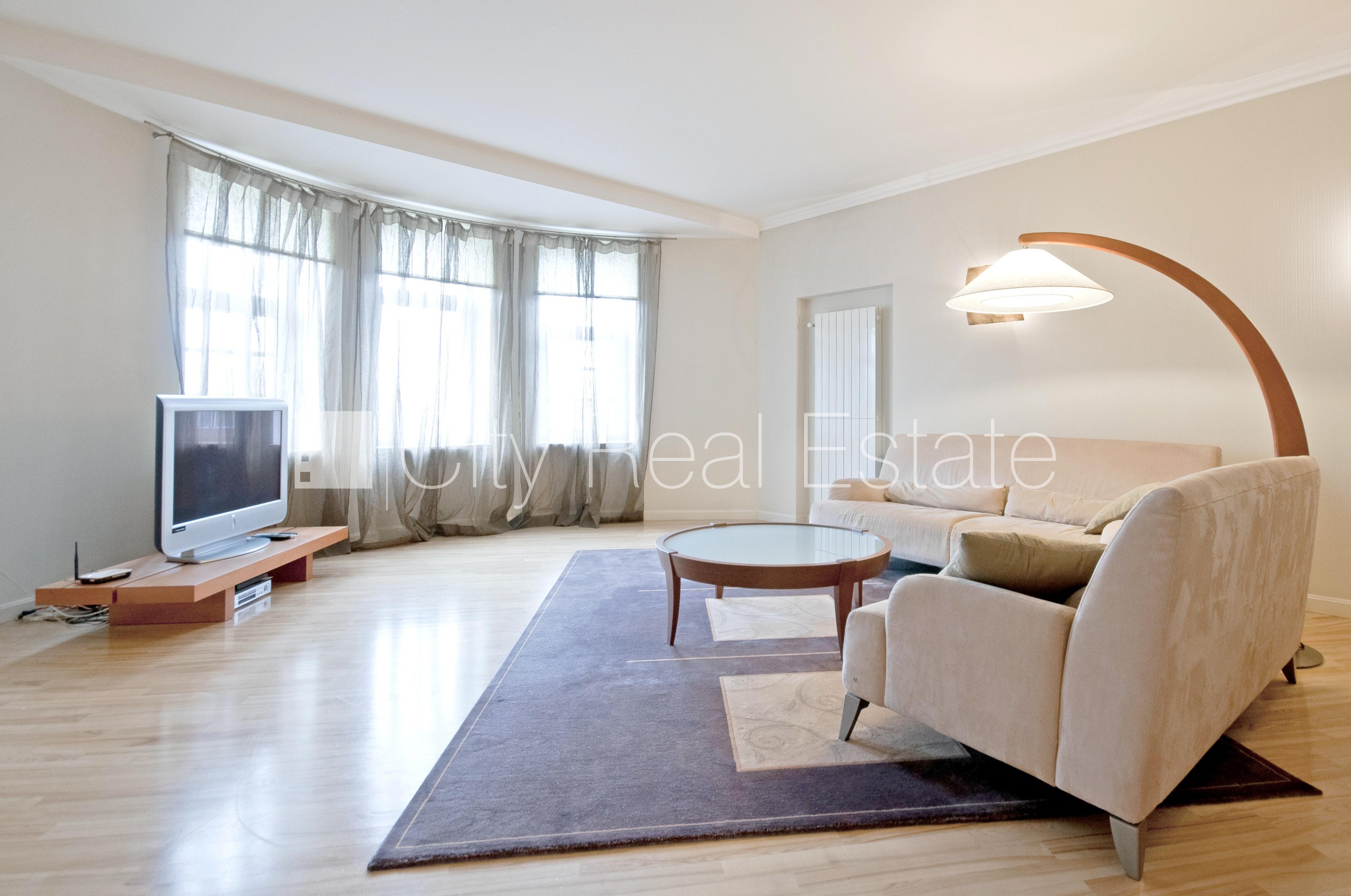 Sludinājumi. Zeme īpašumā, fasādes māja, restaurēta māja, ķieģeļu mūra sienas, ieeja no ielas, ir lifts, kāpņu Cena: 350000 EUR Foto #4