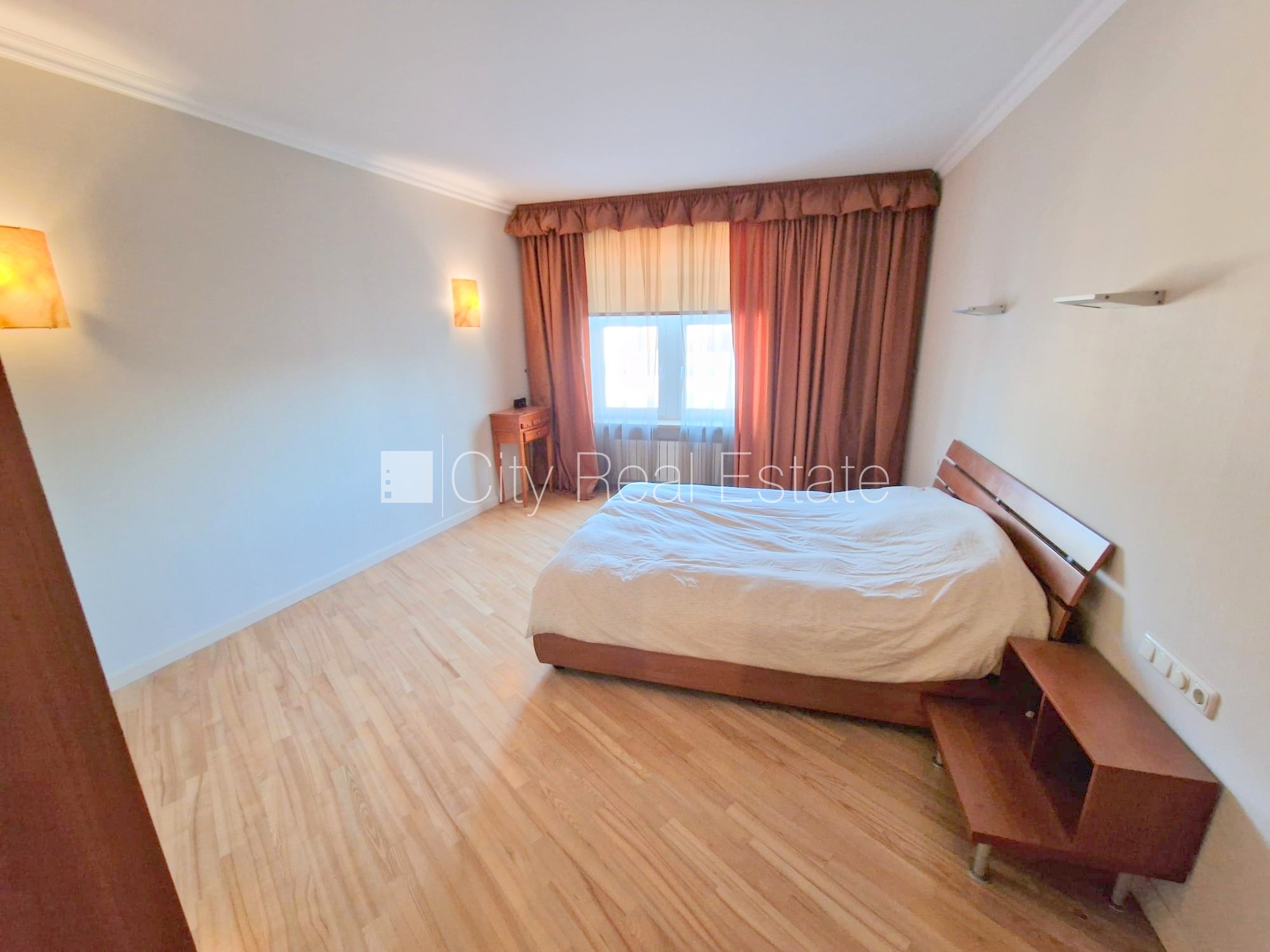 Sludinājumi. Zeme īpašumā, fasādes māja, restaurēta māja, ķieģeļu mūra sienas, ieeja no ielas, ir lifts, kāpņu Cena: 350000 EUR Foto #19