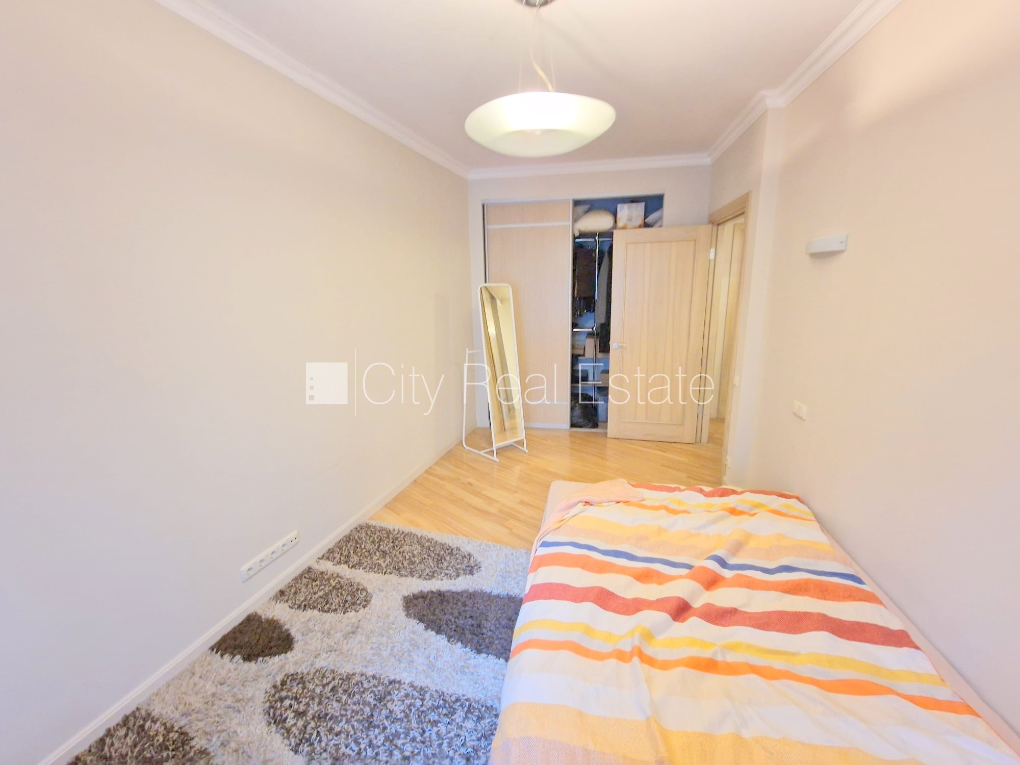 Sludinājumi. Zeme īpašumā, fasādes māja, restaurēta māja, ķieģeļu mūra sienas, ieeja no ielas, ir lifts, kāpņu Cena: 350000 EUR Foto #25