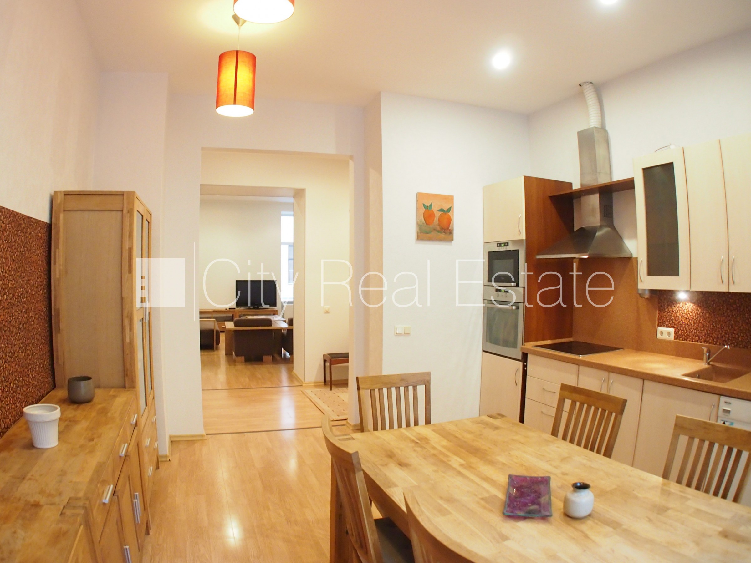 Sludinājumi. Pagalma ēka, slēgts pagalms, maksas stāvvieta, ieeja no pagalma, logi vērsti mājas abās pusēs, Cena: 250000 EUR Foto #5