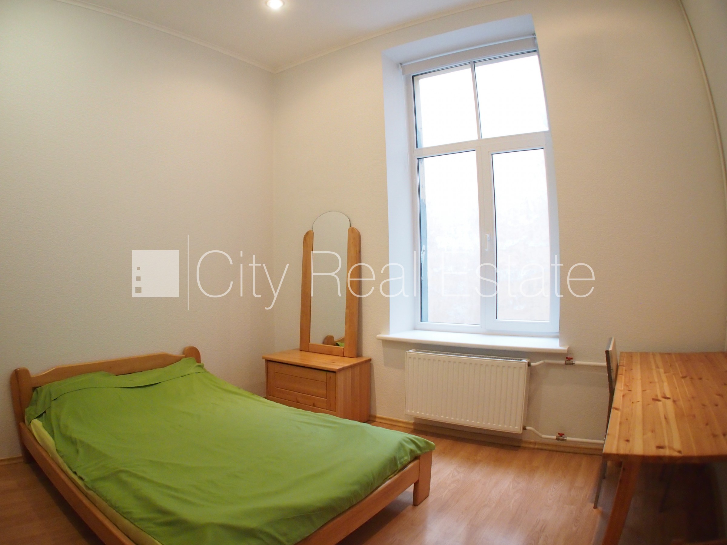 Sludinājumi. Pagalma ēka, slēgts pagalms, maksas stāvvieta, ieeja no pagalma, logi vērsti mājas abās pusēs, Cena: 250000 EUR Foto #7