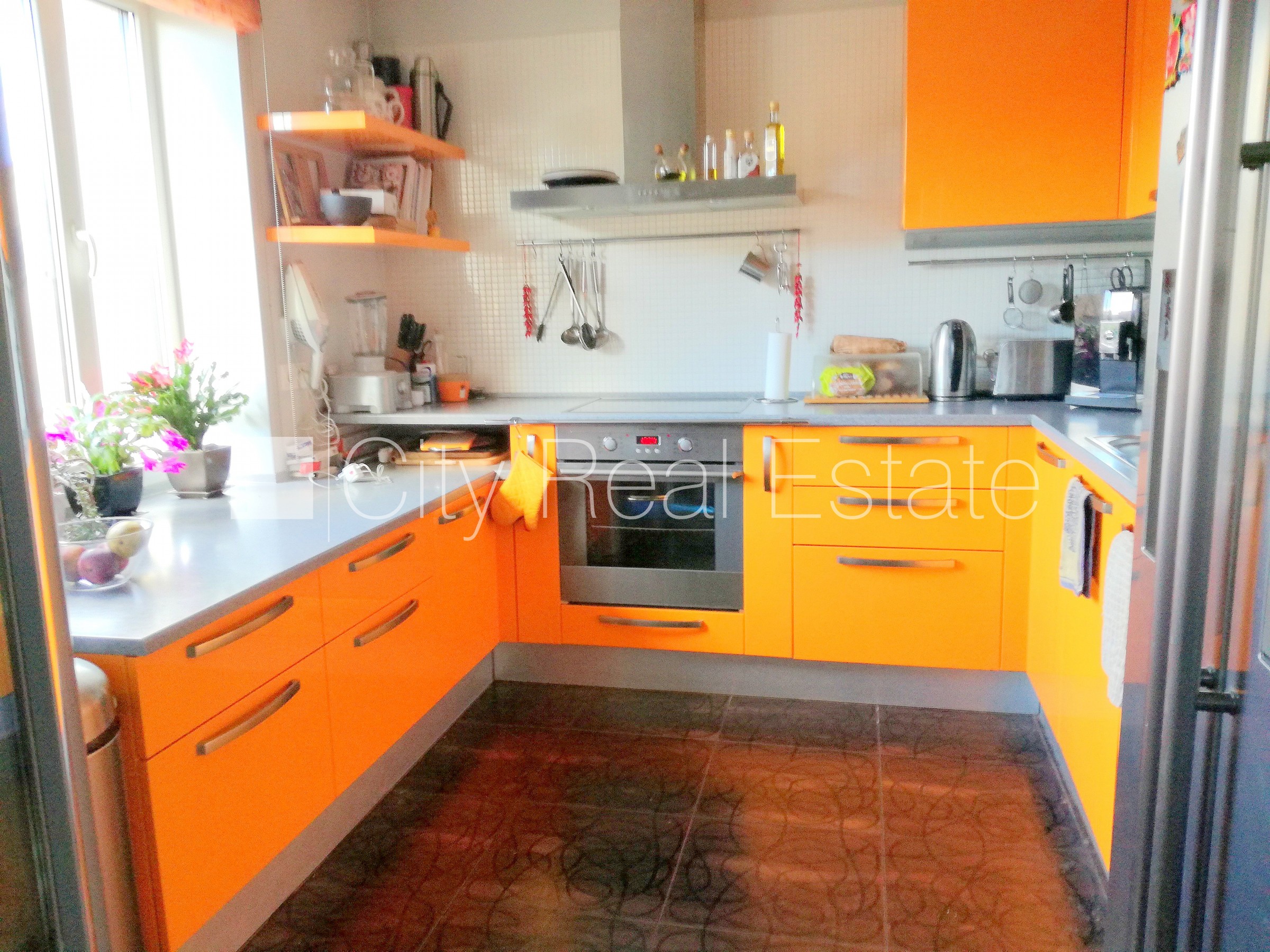 Sludinājumi. Zeme īpašumā, pagalma māja, ķieģeļu mūra sienas, labiekārtota apzaļumota teritorija, bruģēts Cena: 279990 EUR Foto #9