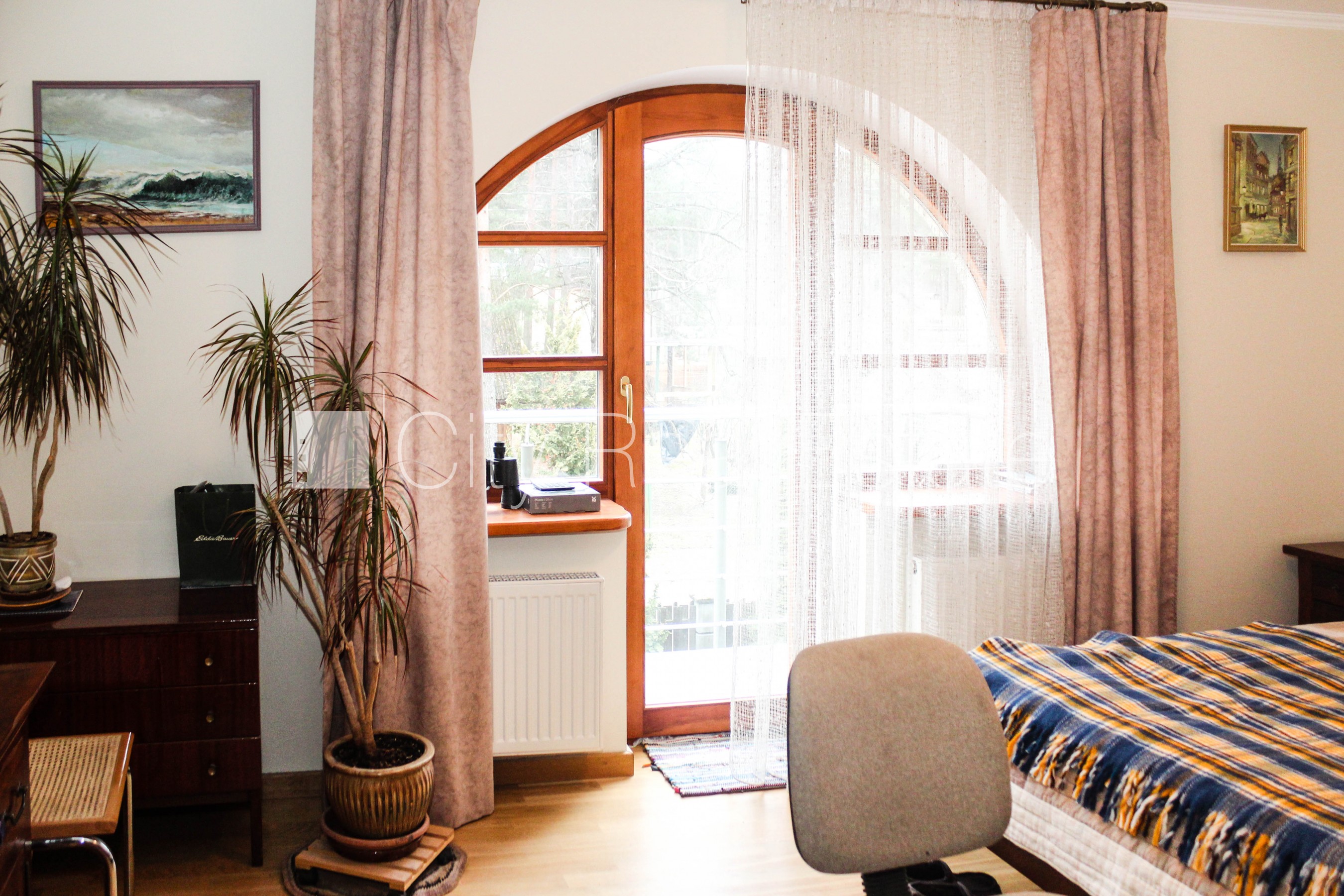 Sludinājumi. Fasādes māja, bruģēts piebraucamais ceļš, slēgts pagalms, iežogota teritorija ar koka sētu, garāža Cena: 610000 EUR Foto #10