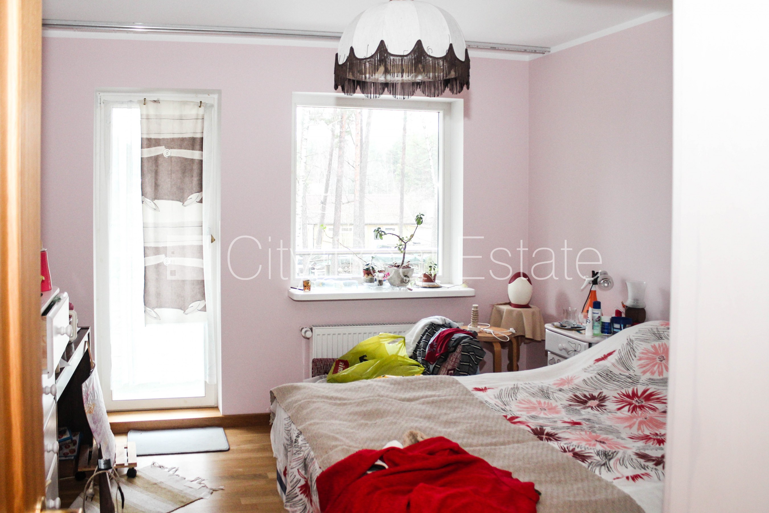 Sludinājumi. Fasādes māja, bruģēts piebraucamais ceļš, slēgts pagalms, iežogota teritorija ar koka sētu, garāža Cena: 610000 EUR Foto #16