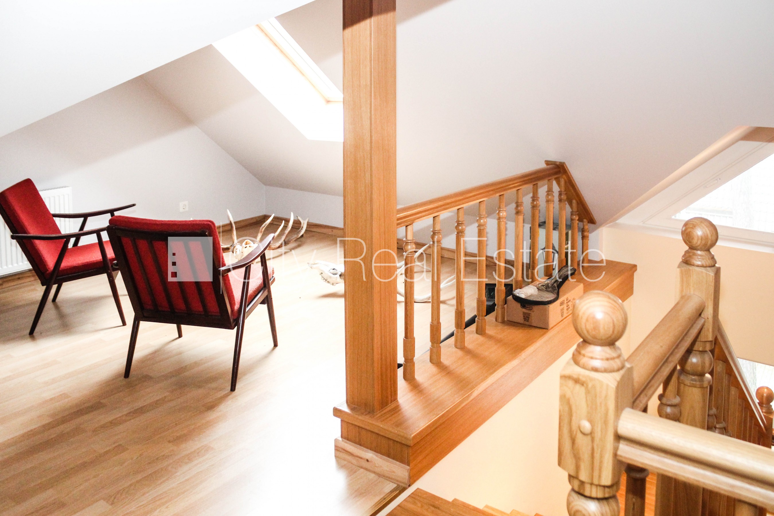 Sludinājumi. Fasādes māja, bruģēts piebraucamais ceļš, slēgts pagalms, iežogota teritorija ar koka sētu, garāža Cena: 610000 EUR Foto #20