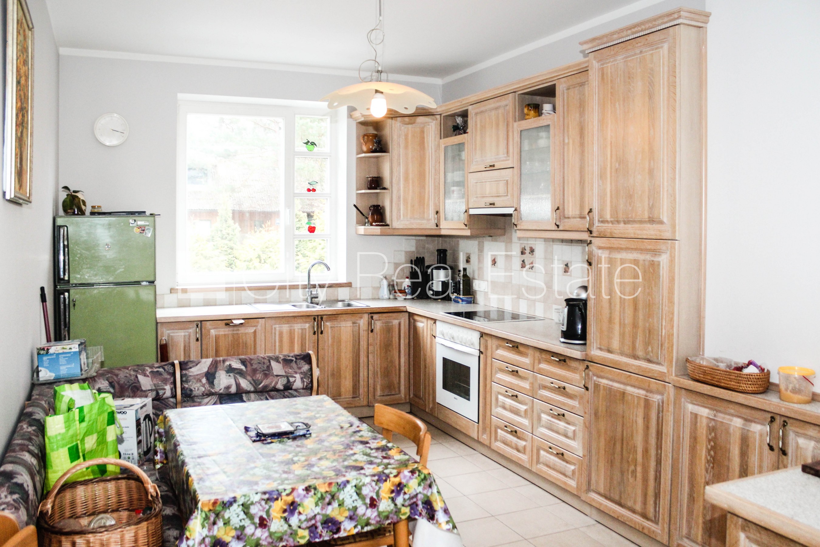 Sludinājumi. Fasādes māja, bruģēts piebraucamais ceļš, slēgts pagalms, iežogota teritorija ar koka sētu, garāža Cena: 610000 EUR Foto #22