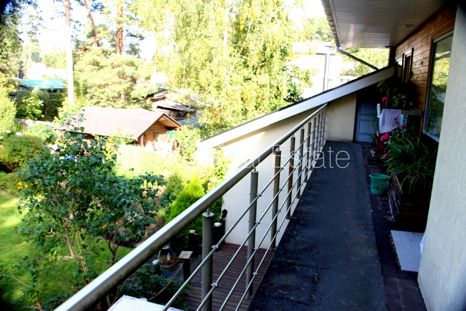 Sludinājumi. Fasādes māja, bruģēts piebraucamais ceļš, slēgts pagalms, iežogota teritorija ar koka sētu, garāža Cena: 610000 EUR Foto #11