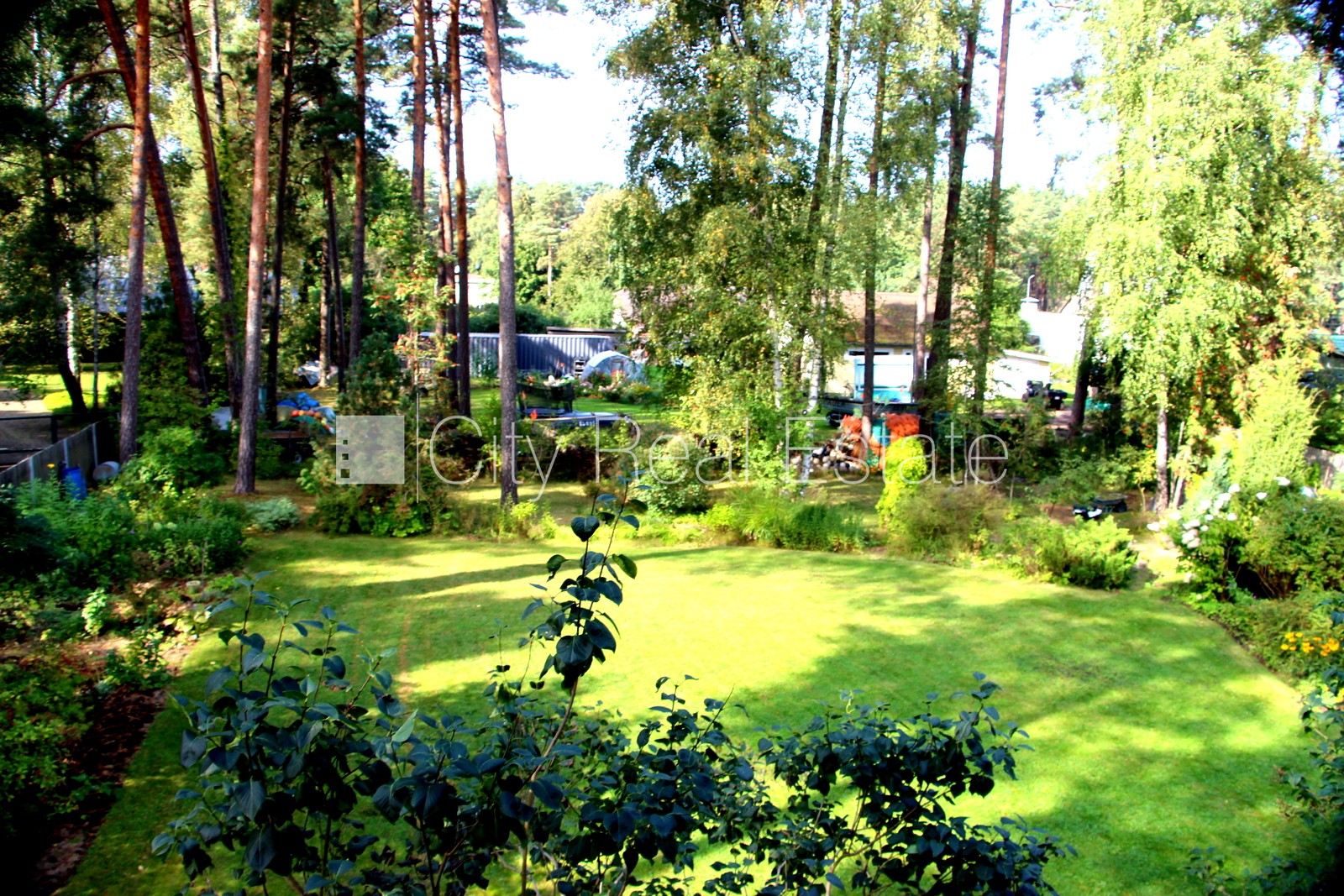 Sludinājumi. Fasādes māja, bruģēts piebraucamais ceļš, slēgts pagalms, iežogota teritorija ar koka sētu, garāža Cena: 610000 EUR Foto #12