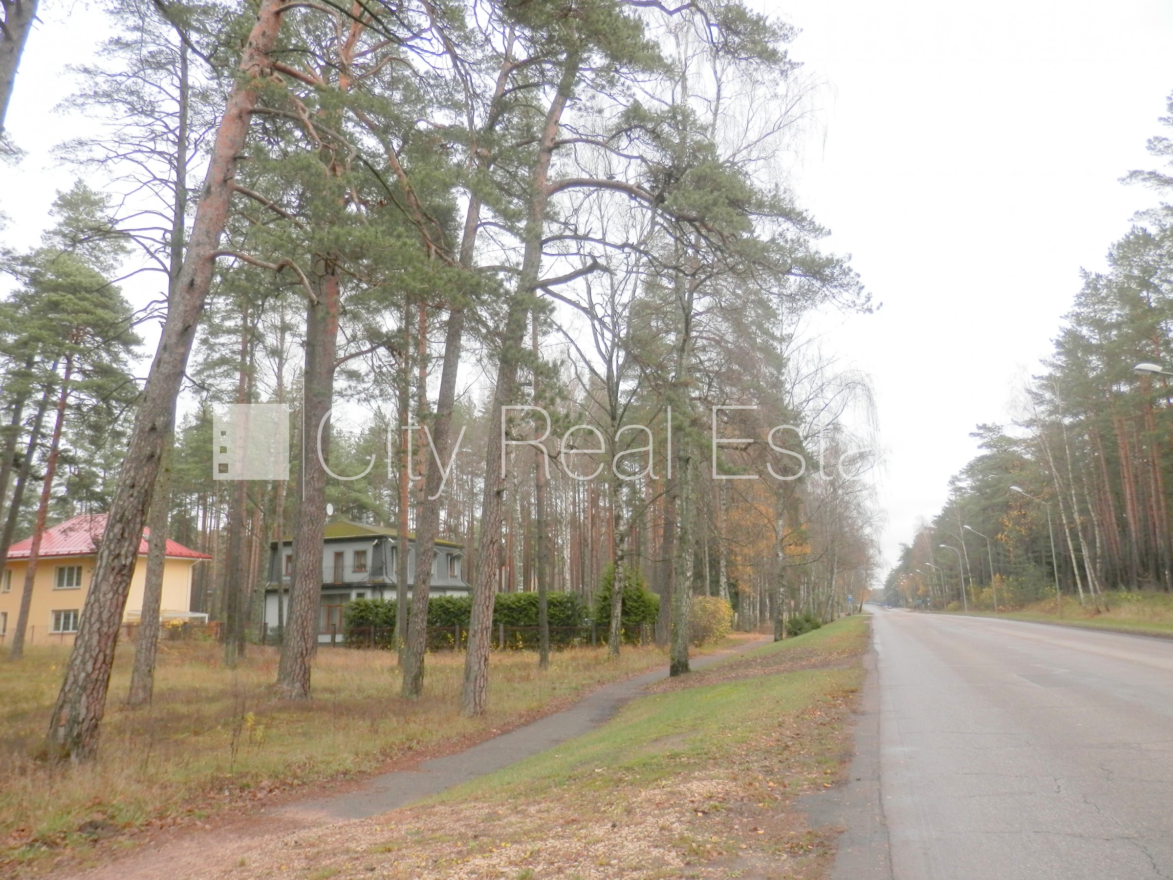 Sludinājumi. Dvīņu māja, jaunceltne, iežogota teritorija ar koka sētu, apsargāta teritorija, mājā pieslēgta 3 Cena: 950000 EUR Foto #13