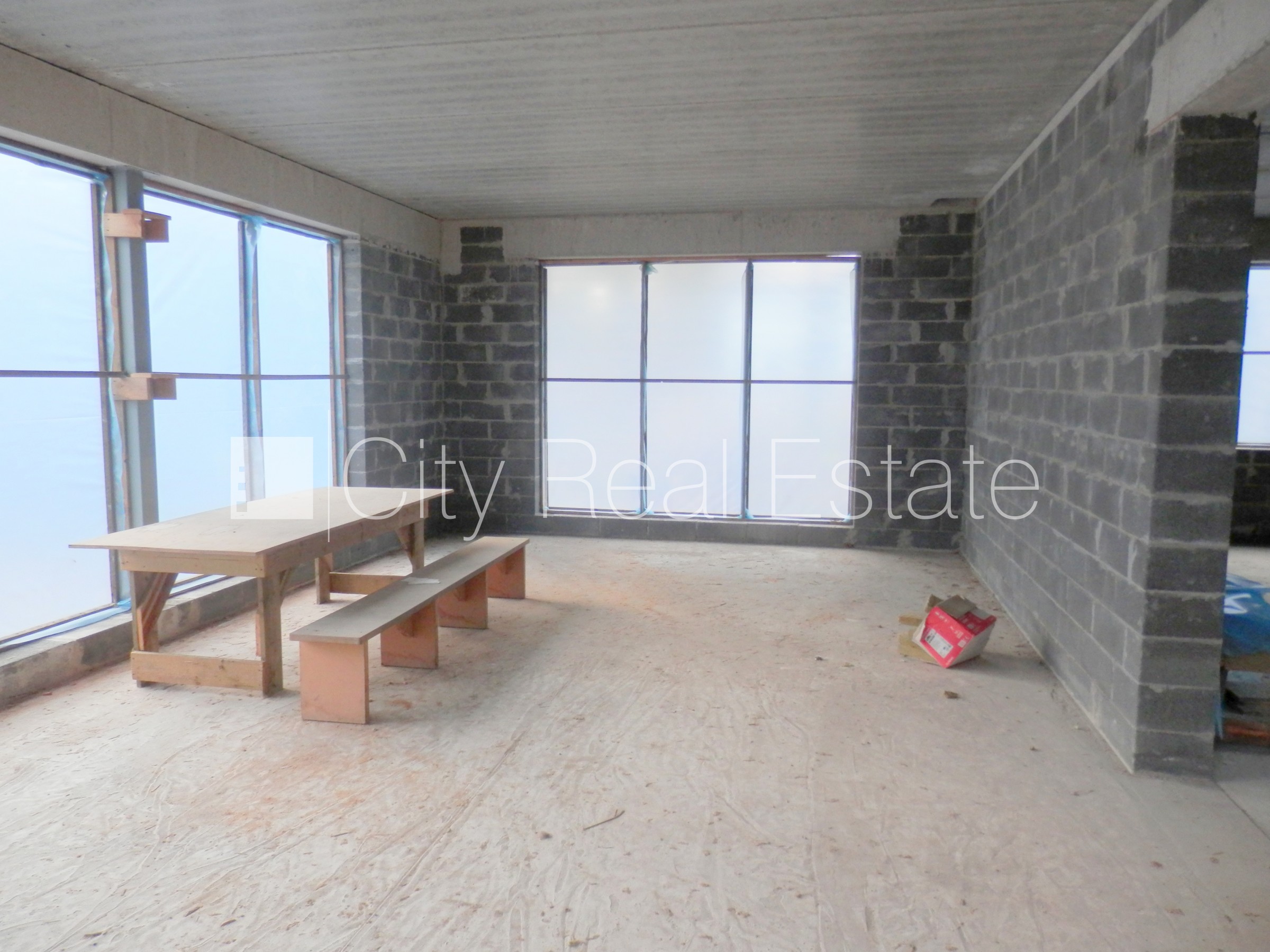 Sludinājumi. Dvīņu māja, jaunceltne, iežogota teritorija ar koka sētu, apsargāta teritorija, mājā pieslēgta 3 Cena: 950000 EUR Foto #18