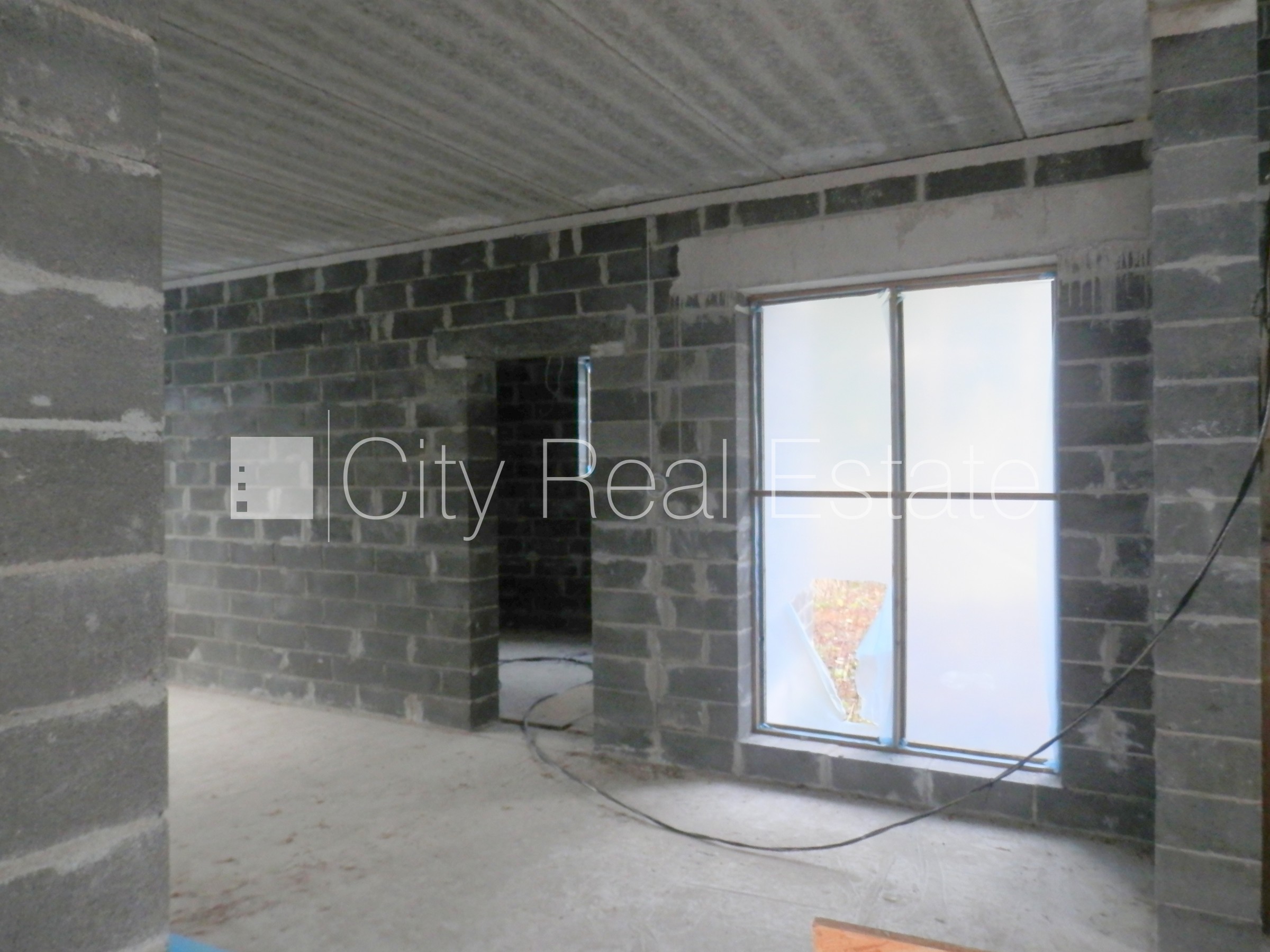 Sludinājumi. Dvīņu māja, jaunceltne, iežogota teritorija ar koka sētu, apsargāta teritorija, mājā pieslēgta 3 Cena: 950000 EUR Foto #19