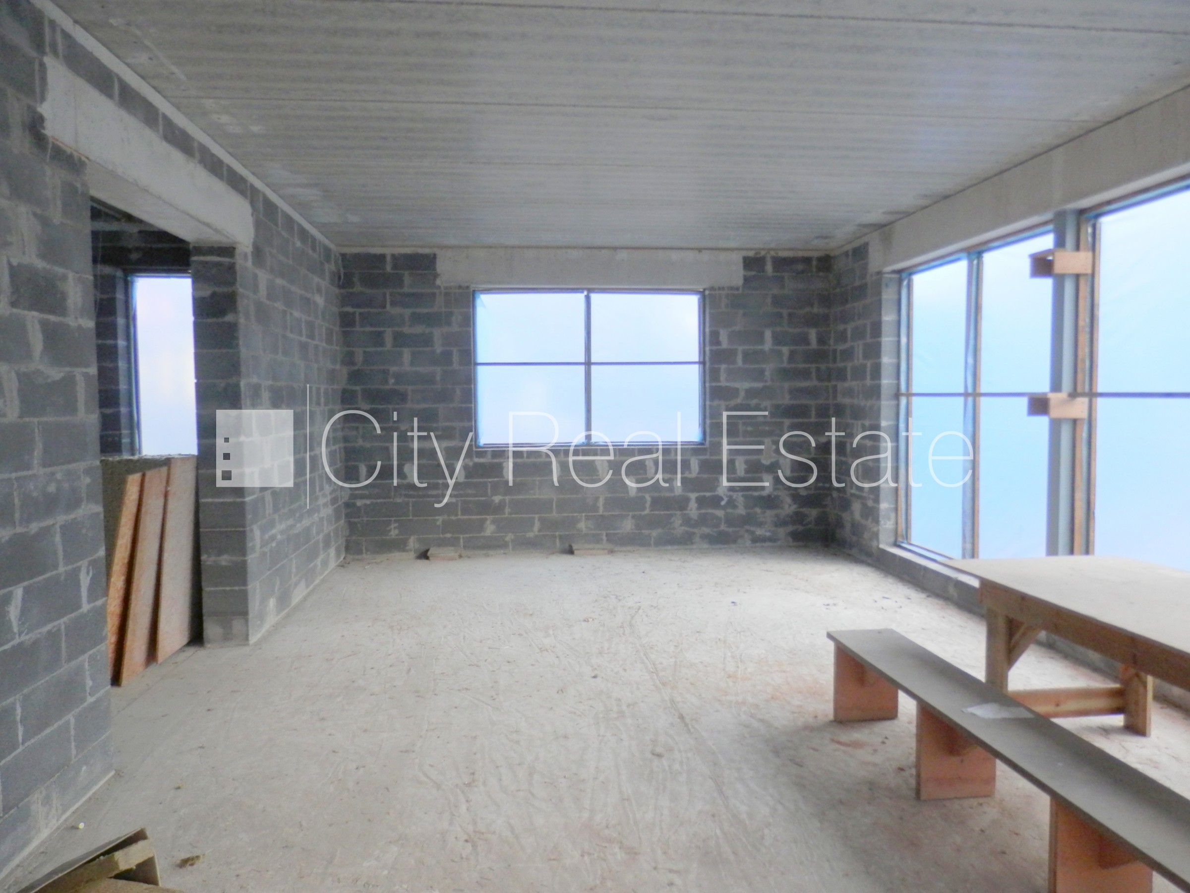 Sludinājumi. Dvīņu māja, jaunceltne, iežogota teritorija ar koka sētu, apsargāta teritorija, mājā pieslēgta 3 Cena: 950000 EUR Foto #20