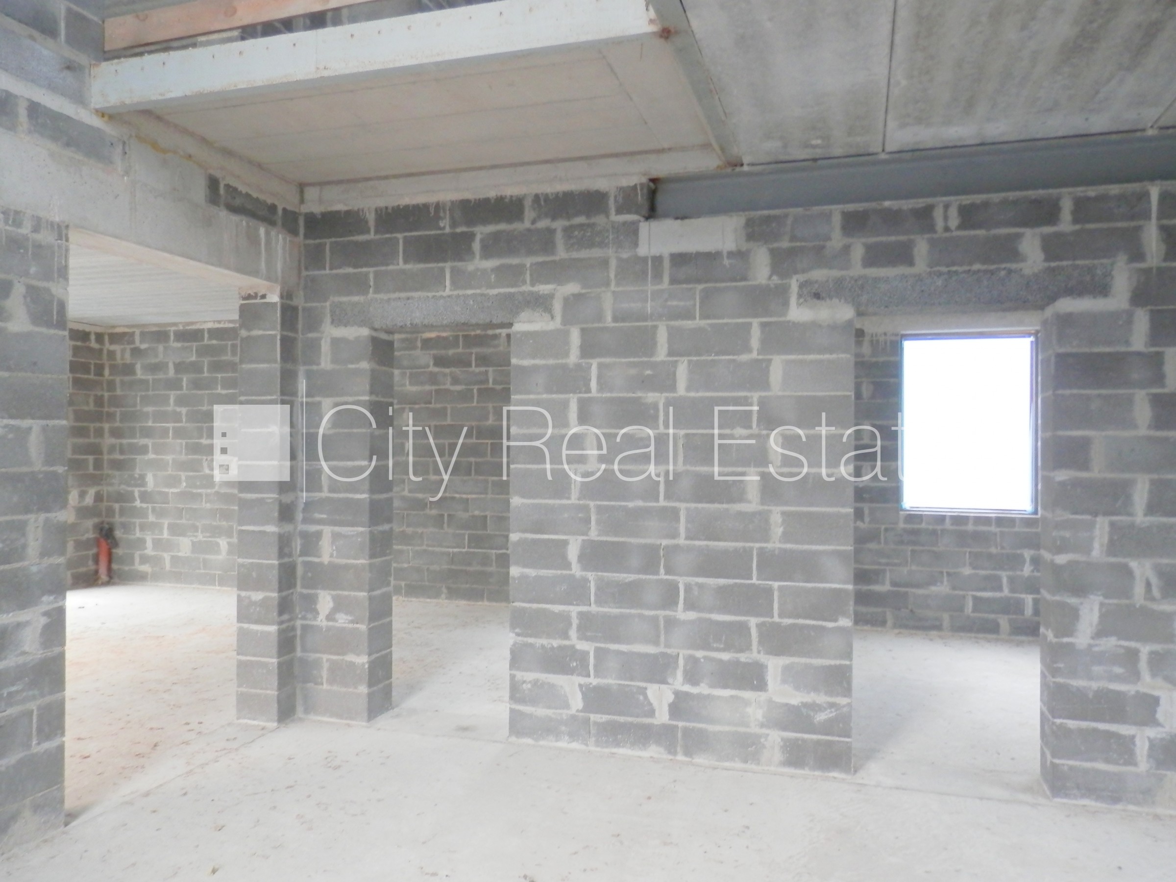 Sludinājumi. Dvīņu māja, jaunceltne, iežogota teritorija ar koka sētu, apsargāta teritorija, mājā pieslēgta 3 Cena: 950000 EUR Foto #23