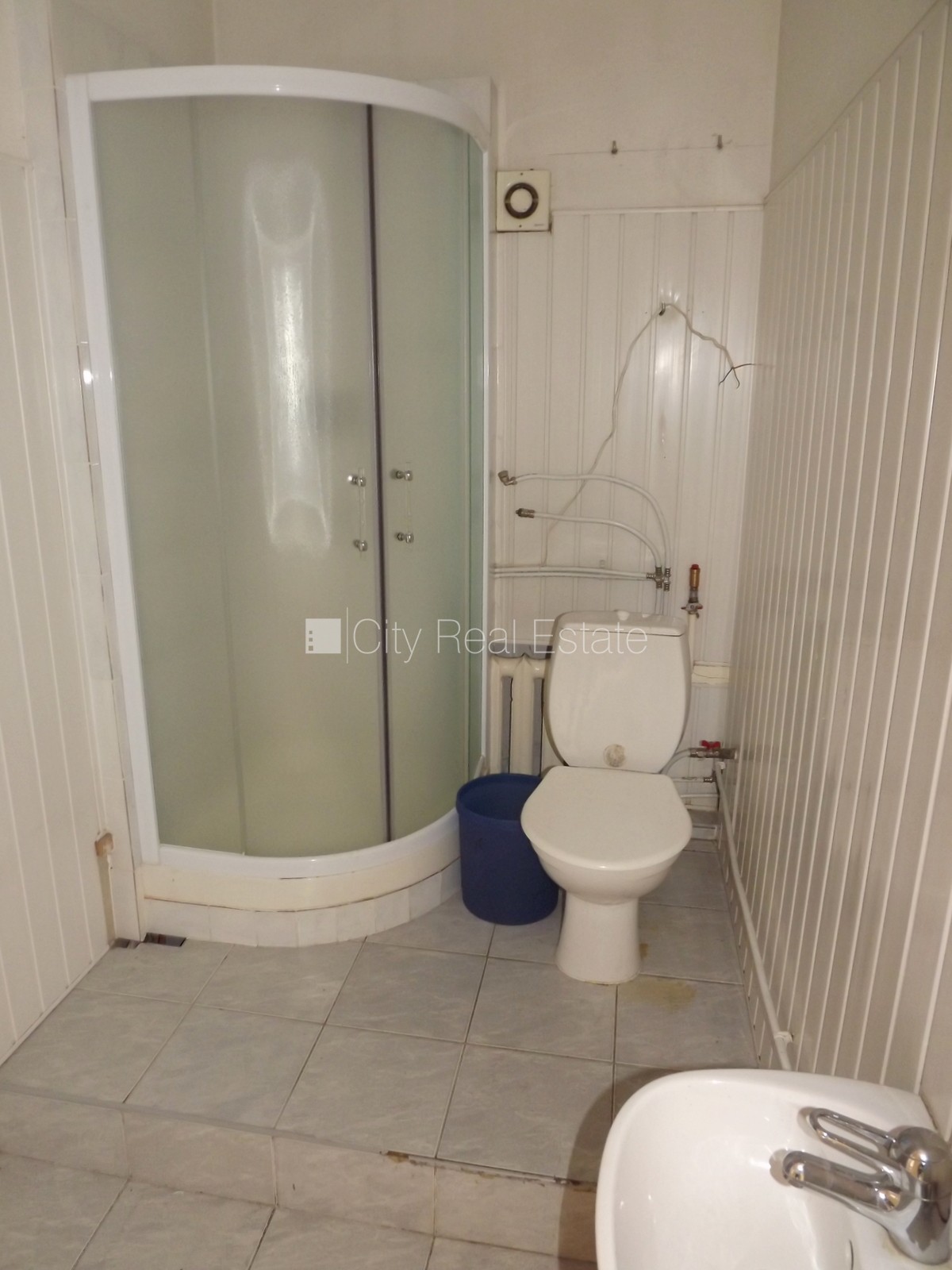 Sludinājumi. Fasādes māja, renovēta māja, ieeja no ielas, ir lifts, kāpņu telpa pēc kosmētiskā remonta, logi Cena: 1320 EUR/mēn Foto #18