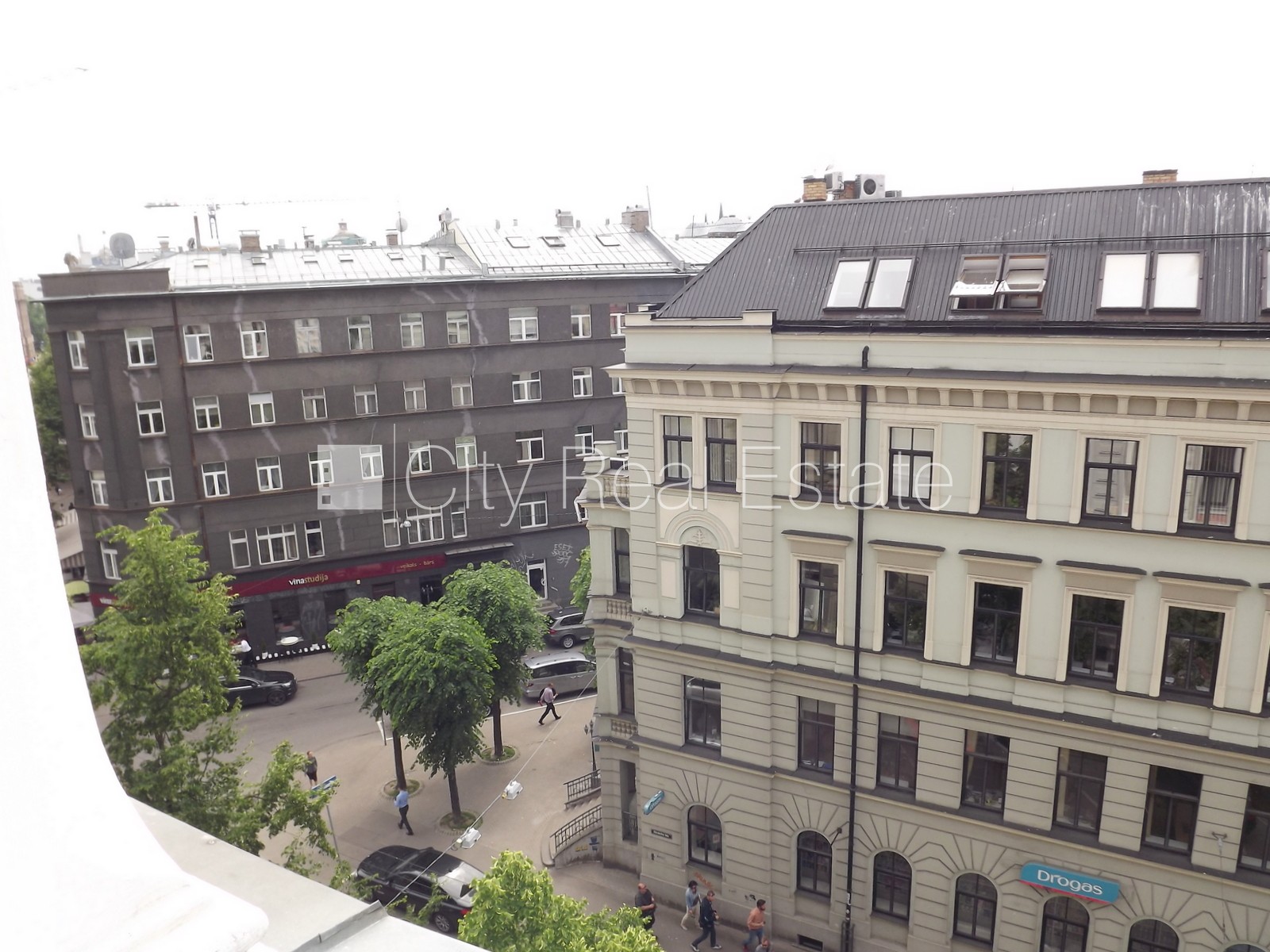 Sludinājumi. Fasādes māja, renovēta māja, ieeja no ielas, ir lifts, kāpņu telpa pēc kosmētiskā remonta, logi Cena: 1320 EUR/mēn Foto #4