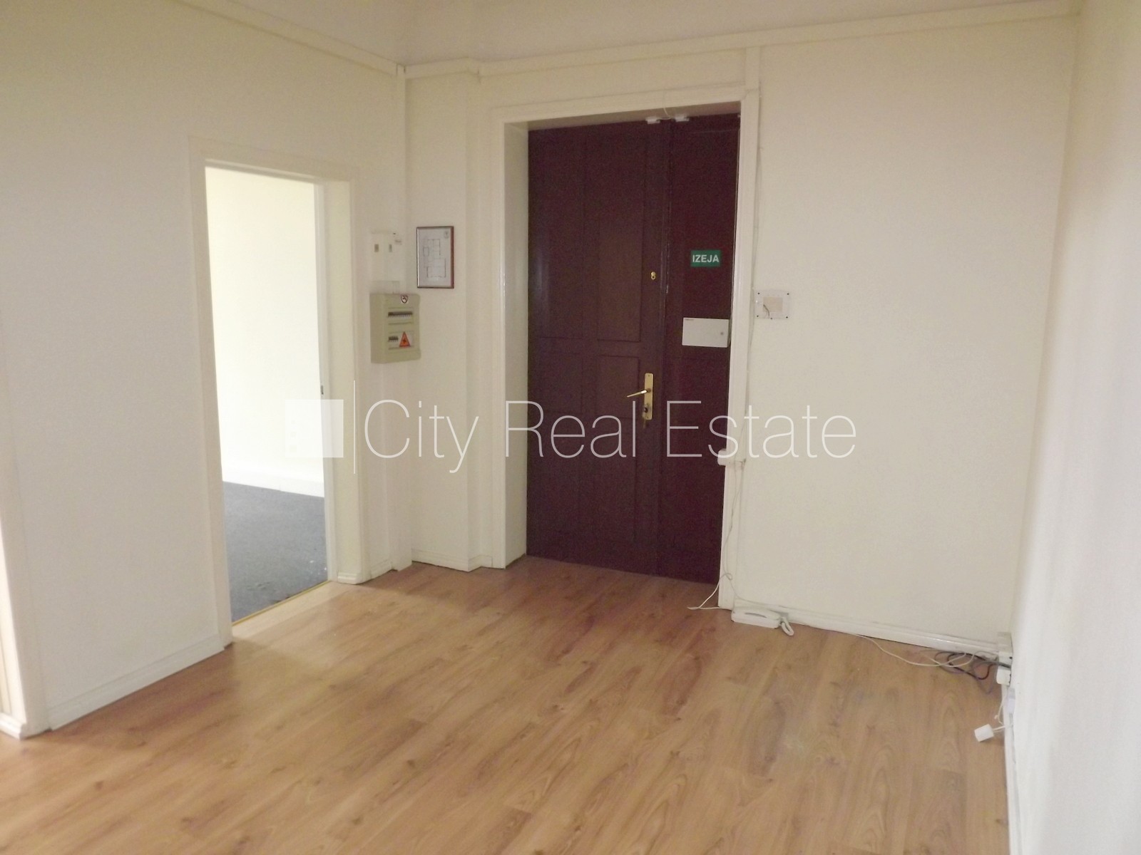 Sludinājumi. Fasādes māja, renovēta māja, ieeja no ielas, ir lifts, kāpņu telpa pēc kosmētiskā remonta, logi Cena: 1320 EUR/mēn Foto #9