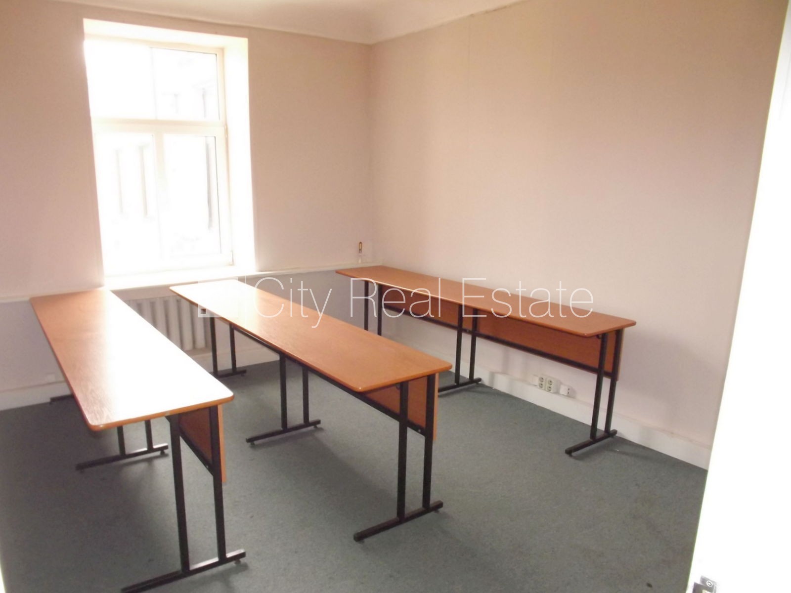 Sludinājumi. Fasādes māja, renovēta māja, ieeja no ielas, ir lifts, kāpņu telpa pēc kosmētiskā remonta, logi Cena: 1320 EUR/mēn Foto #11