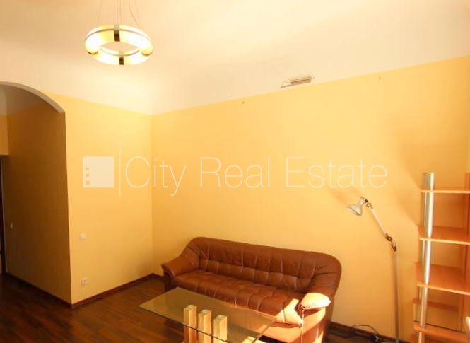 Sludinājumi. Projekts - Aleksandra Čaka 33, pagalma ēka, labiekārtots apzaļumots pagalms, ieeja no pagalma, Cena: 380 EUR/mēn Foto #4