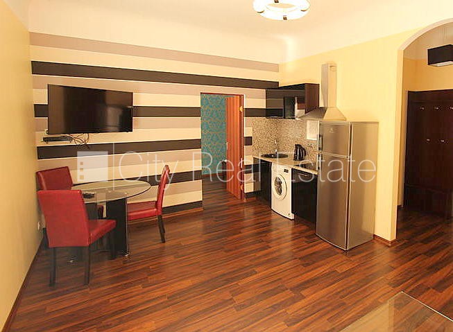 Sludinājumi. Projekts - Aleksandra Čaka 33, pagalma ēka, labiekārtots apzaļumots pagalms, ieeja no pagalma, Cena: 380 EUR/mēn Foto #1