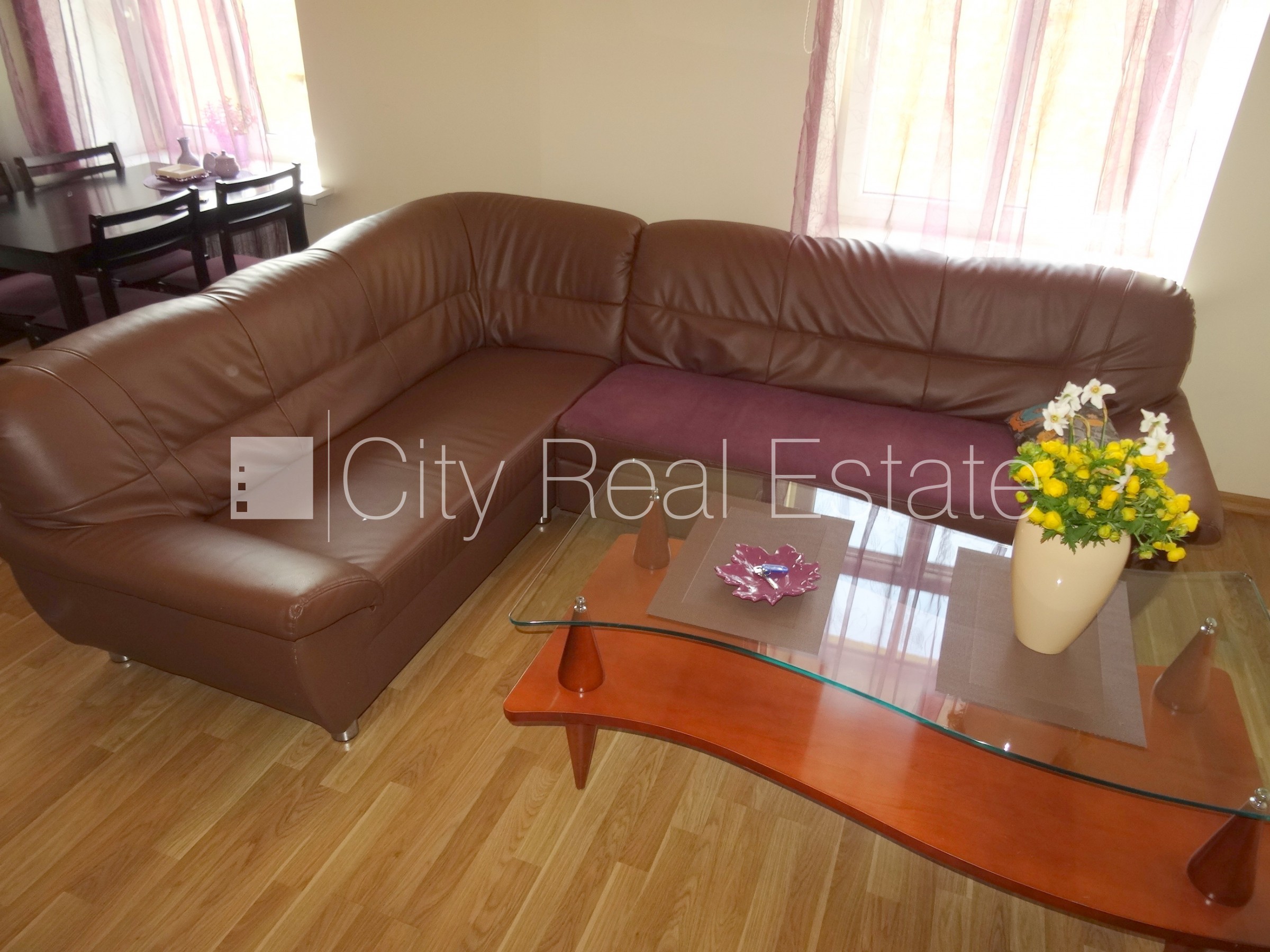 Sludinājumi. Pagalma māja, renovēta māja, labiekārtota apzaļumota teritorija, vieta automašīnai, ieeja no ielas, Cena: 500 EUR/mēn Foto #3