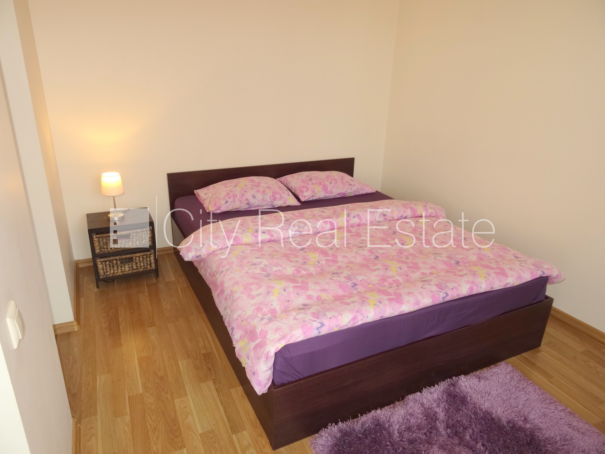 Sludinājumi. Pagalma māja, renovēta māja, labiekārtota apzaļumota teritorija, vieta automašīnai, ieeja no ielas, Cena: 500 EUR/mēn Foto #6