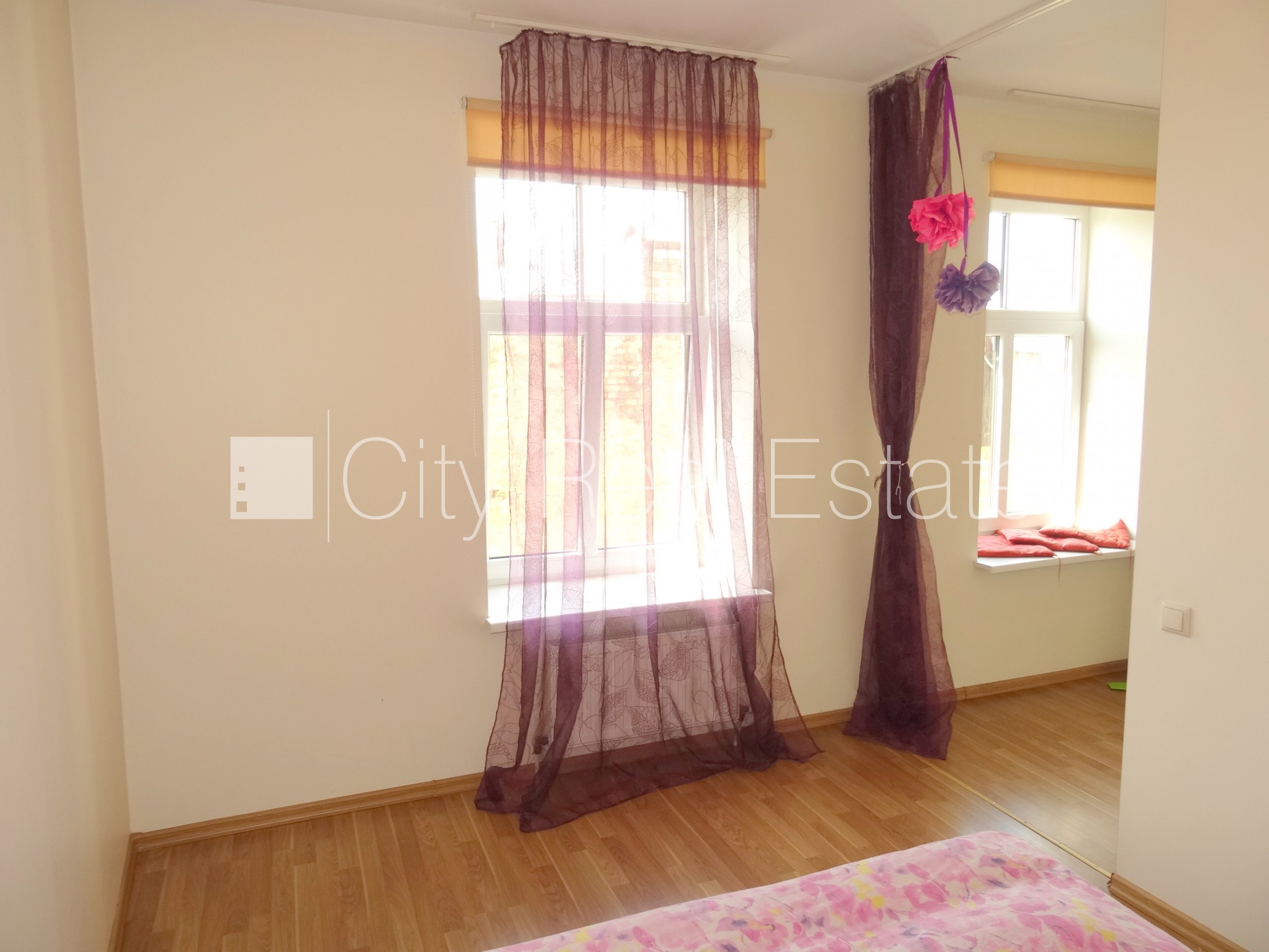 Sludinājumi. Pagalma māja, renovēta māja, labiekārtota apzaļumota teritorija, vieta automašīnai, ieeja no ielas, Cena: 500 EUR/mēn Foto #4