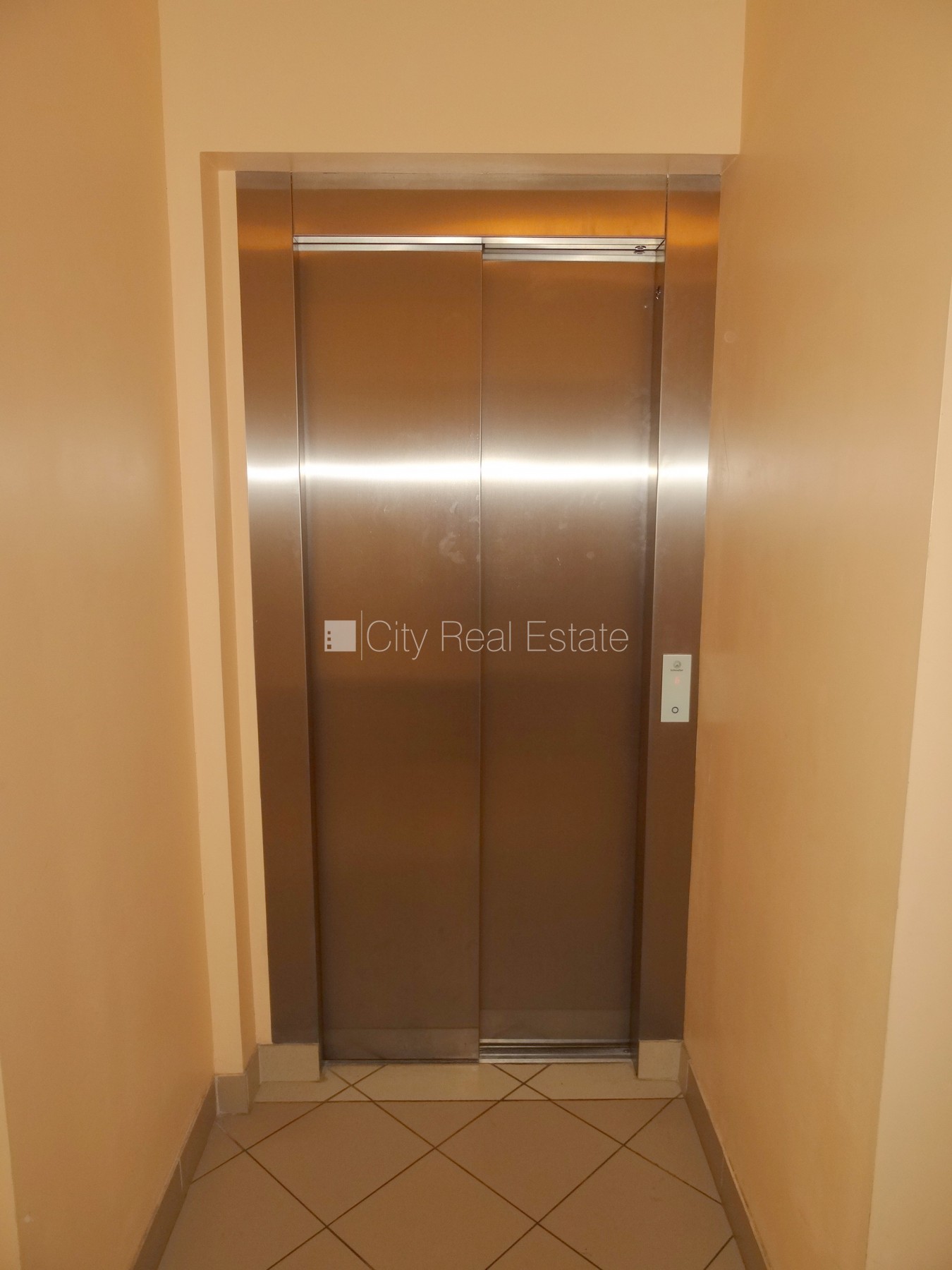 Sludinājumi. Pagalma māja, renovēta māja, labiekārtota apzaļumota teritorija, vieta automašīnai, ieeja no ielas, Cena: 500 EUR/mēn Foto #19