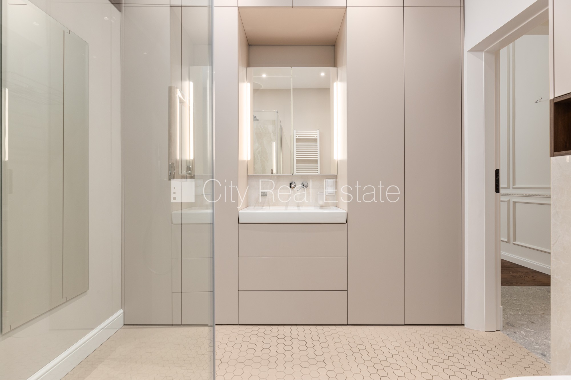 Sludinājumi. Pagalma ēka, slēgts pagalms, garāža vienai automašīnai, ieeja no ielas, teritorijas stāvlaukums Cena: 218000 EUR Foto #17