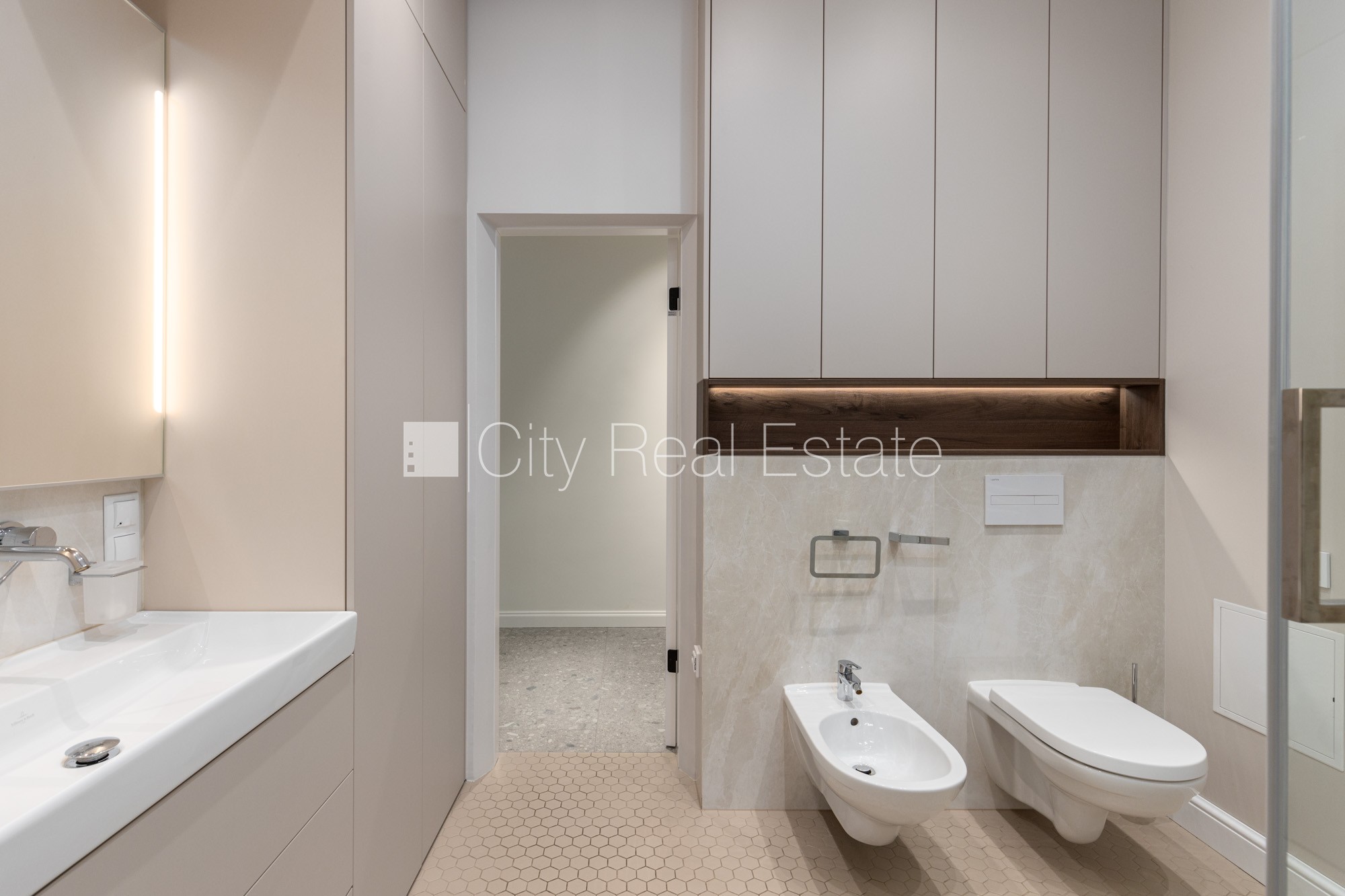 Sludinājumi. Pagalma ēka, slēgts pagalms, garāža vienai automašīnai, ieeja no ielas, teritorijas stāvlaukums Cena: 218000 EUR Foto #19