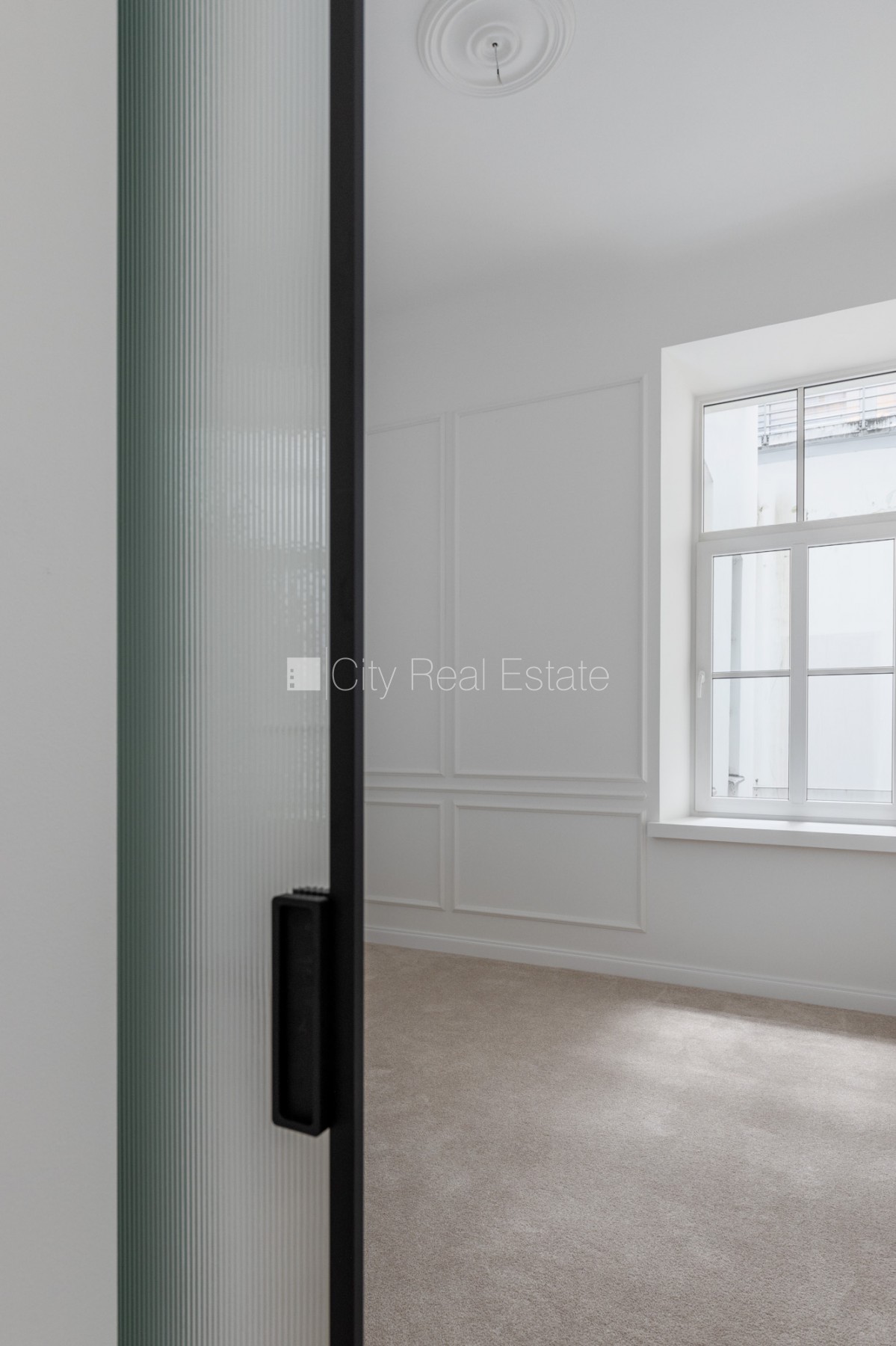 Sludinājumi. Pagalma ēka, slēgts pagalms, garāža vienai automašīnai, ieeja no ielas, teritorijas stāvlaukums Cena: 218000 EUR Foto #11