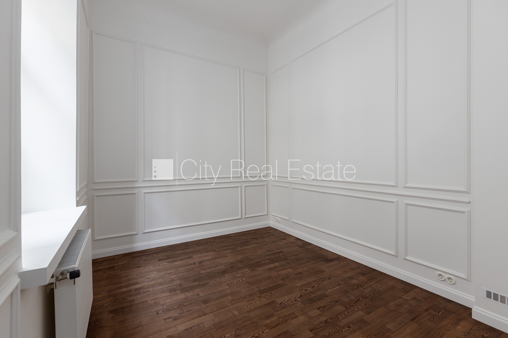 Sludinājumi. Pagalma ēka, slēgts pagalms, garāža vienai automašīnai, ieeja no ielas, teritorijas stāvlaukums Cena: 218000 EUR Foto #22