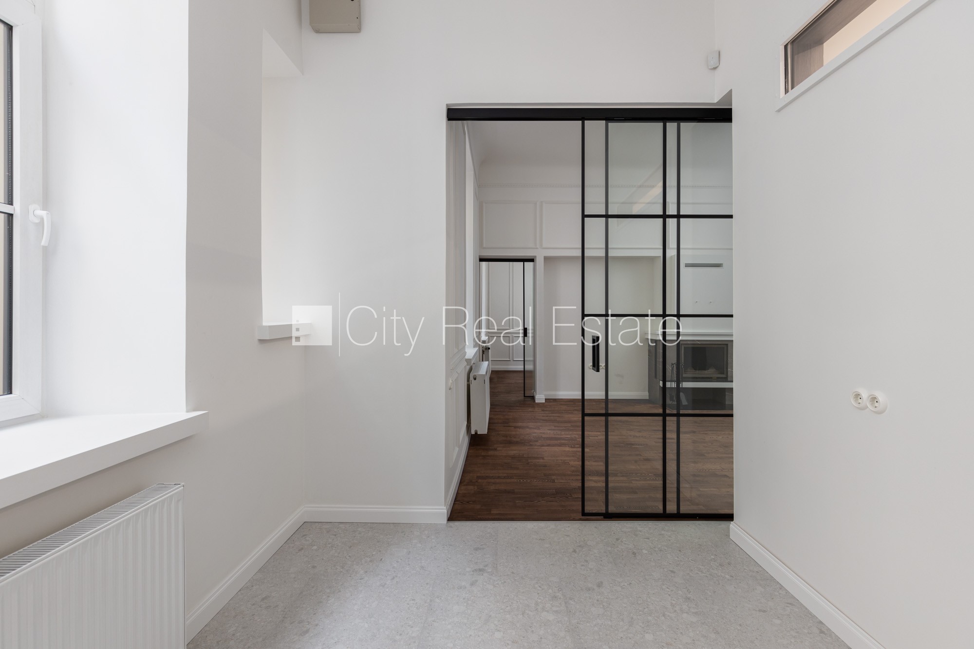 Sludinājumi. Pagalma ēka, slēgts pagalms, garāža vienai automašīnai, ieeja no ielas, teritorijas stāvlaukums Cena: 218000 EUR Foto #9