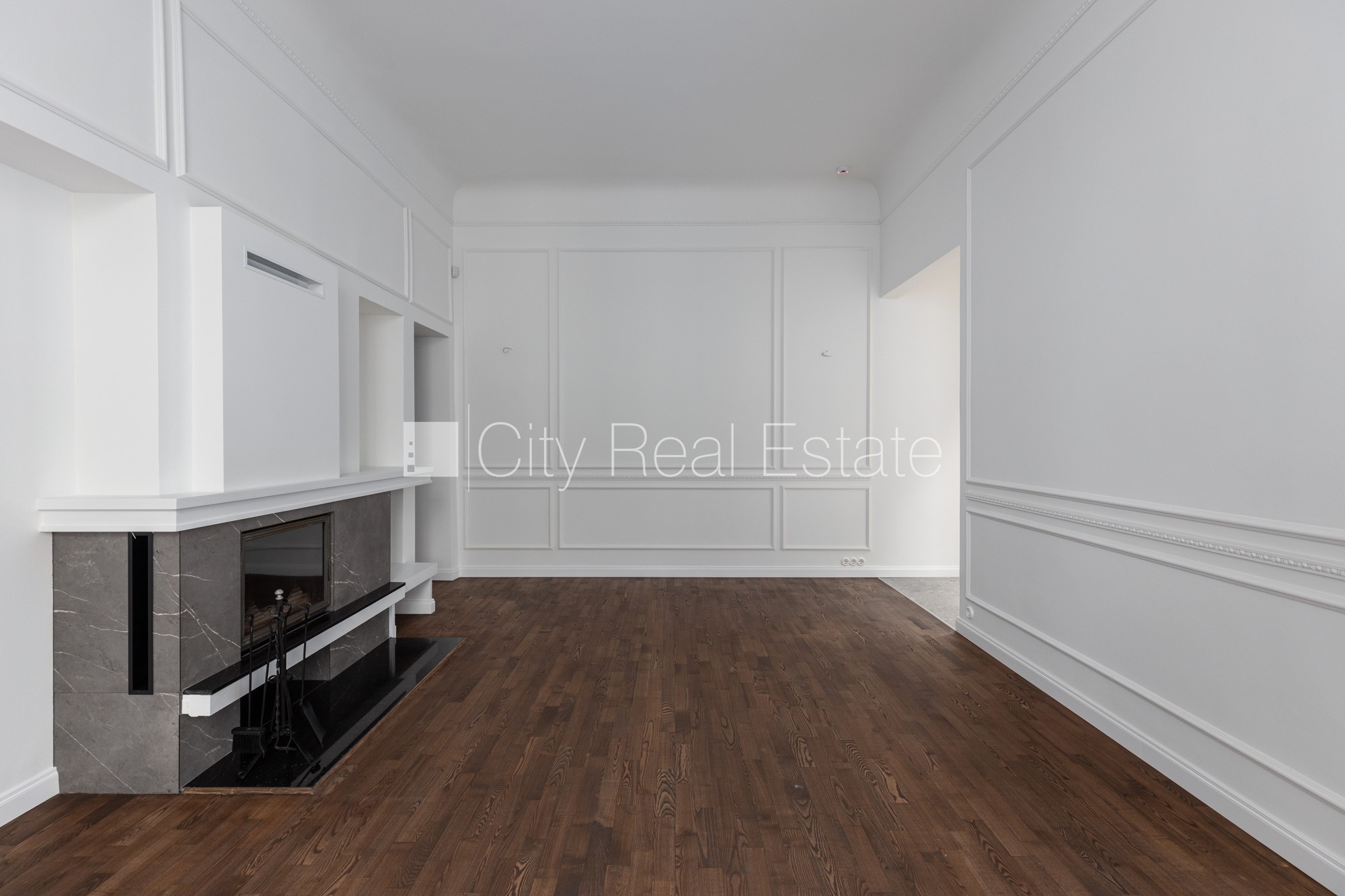 Sludinājumi. Pagalma ēka, slēgts pagalms, garāža vienai automašīnai, ieeja no ielas, teritorijas stāvlaukums Cena: 218000 EUR Foto #2