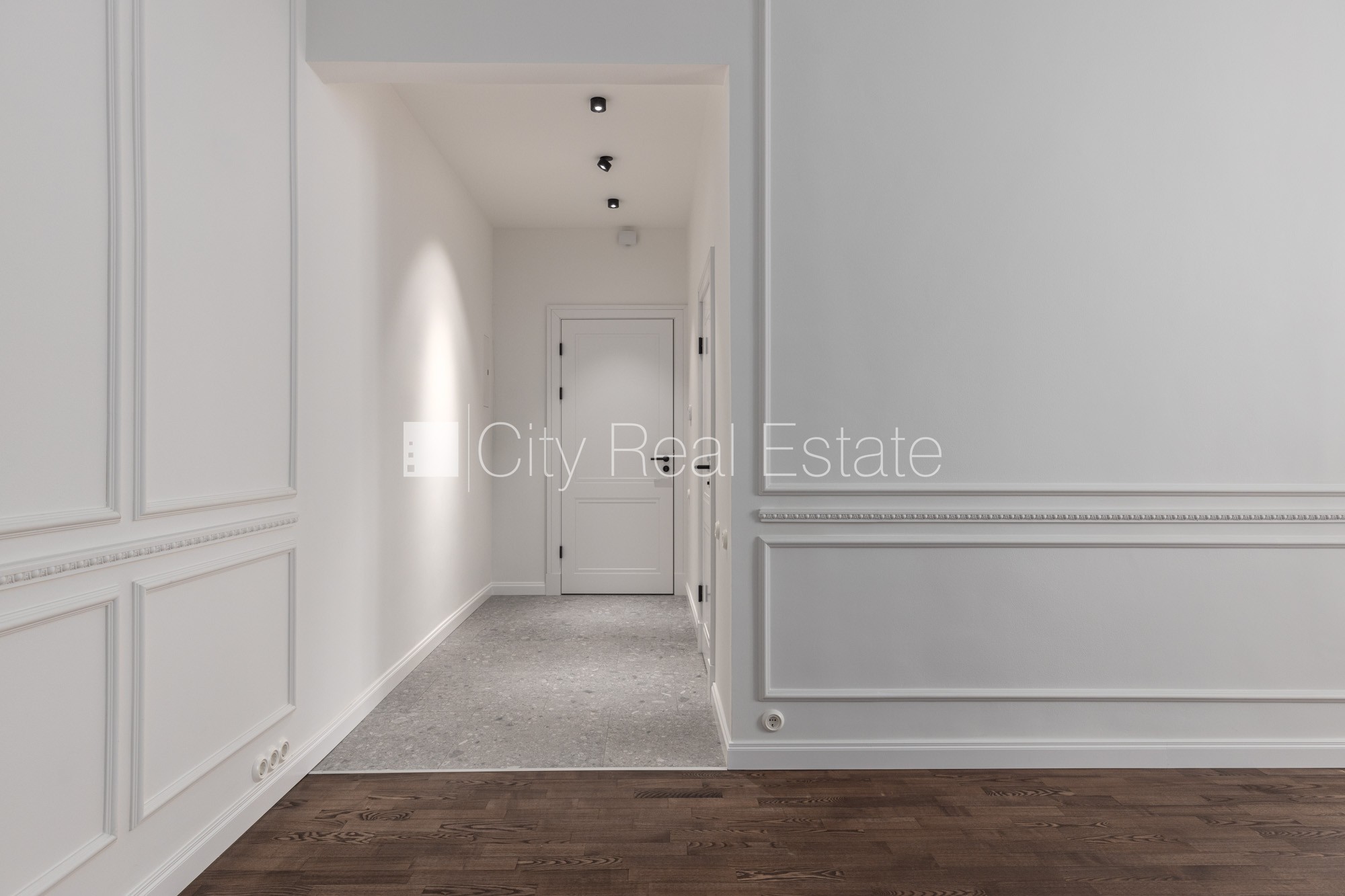 Sludinājumi. Pagalma ēka, slēgts pagalms, garāža vienai automašīnai, ieeja no ielas, teritorijas stāvlaukums Cena: 218000 EUR Foto #15