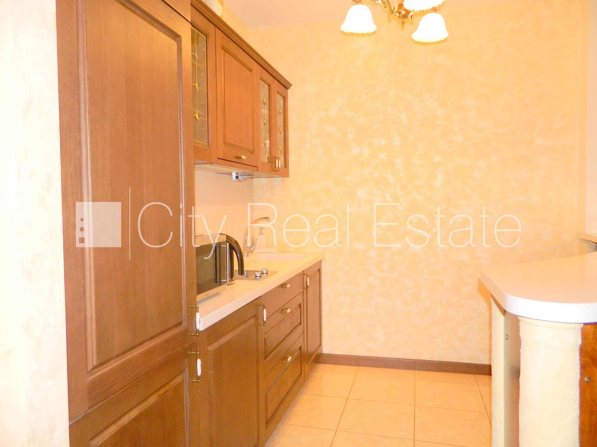 Объявление. Дом во дворе, вход со двора, окна выходят во двор, количество спален 2 шт., изолированные комнаты 2 Цена: 550 EUR/мес. Foto #3