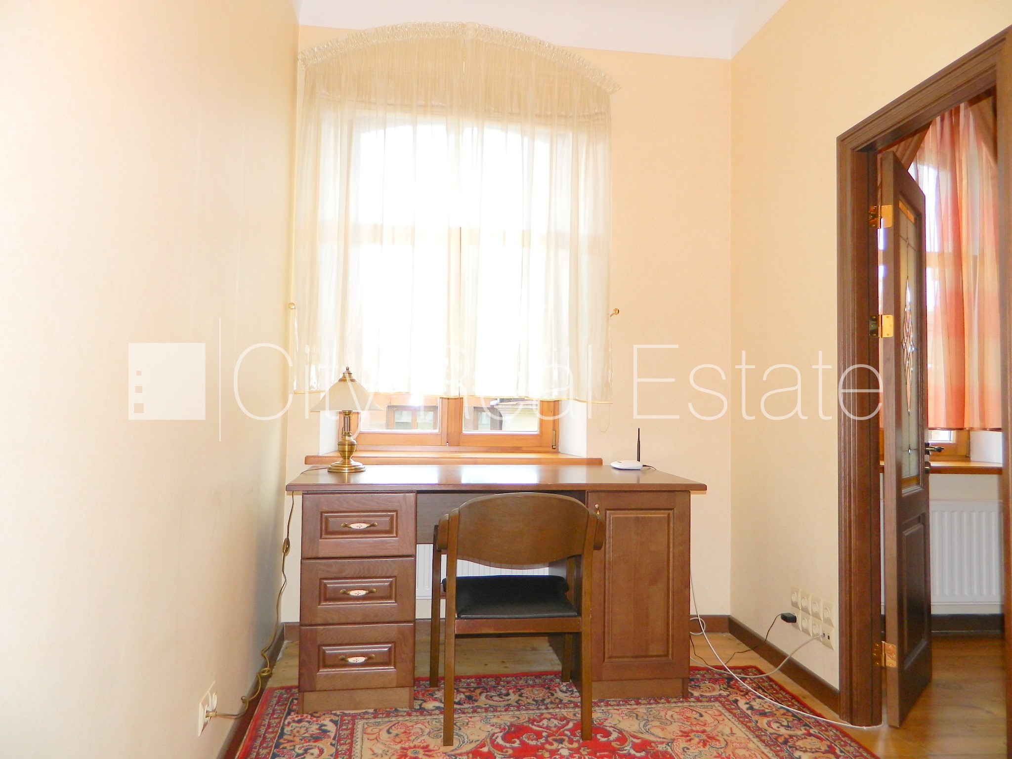 Объявление. Дом во дворе, вход со двора, окна выходят во двор, количество спален 2 шт., изолированные комнаты 2 Цена: 550 EUR/мес. Foto #7